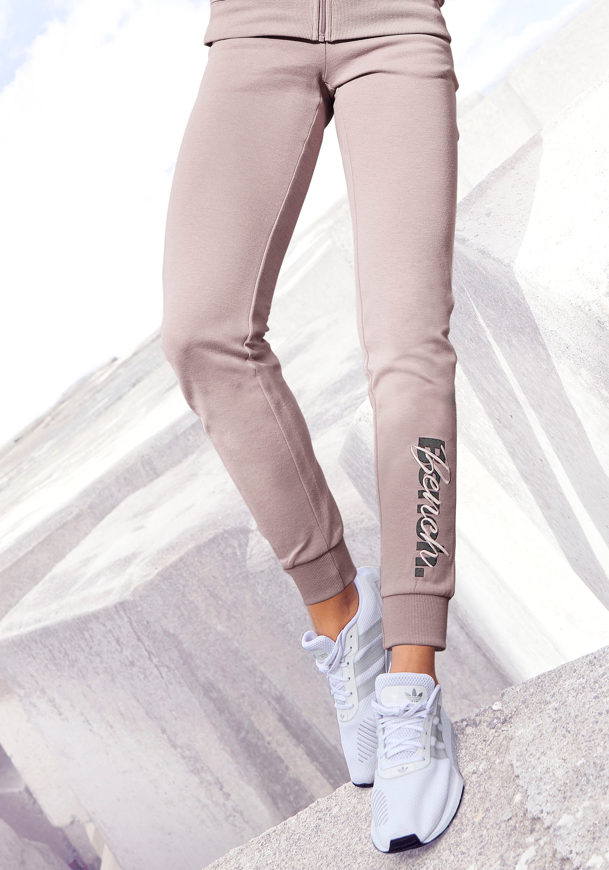 Bench. Sweatpants, mit Logodruck und Stickerei, Loungeanzug online  bestellen | UNIVERSAL