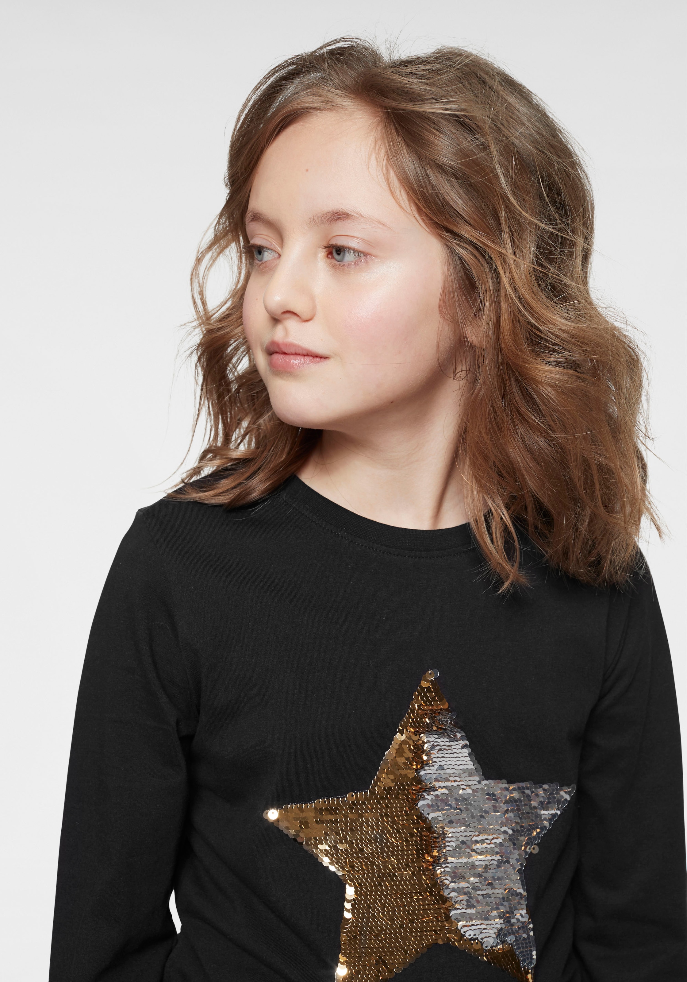 KIDSWORLD Langarmshirt »STERN«, Langarm, taillierter Schnitt, mit glitzernden Pailletten