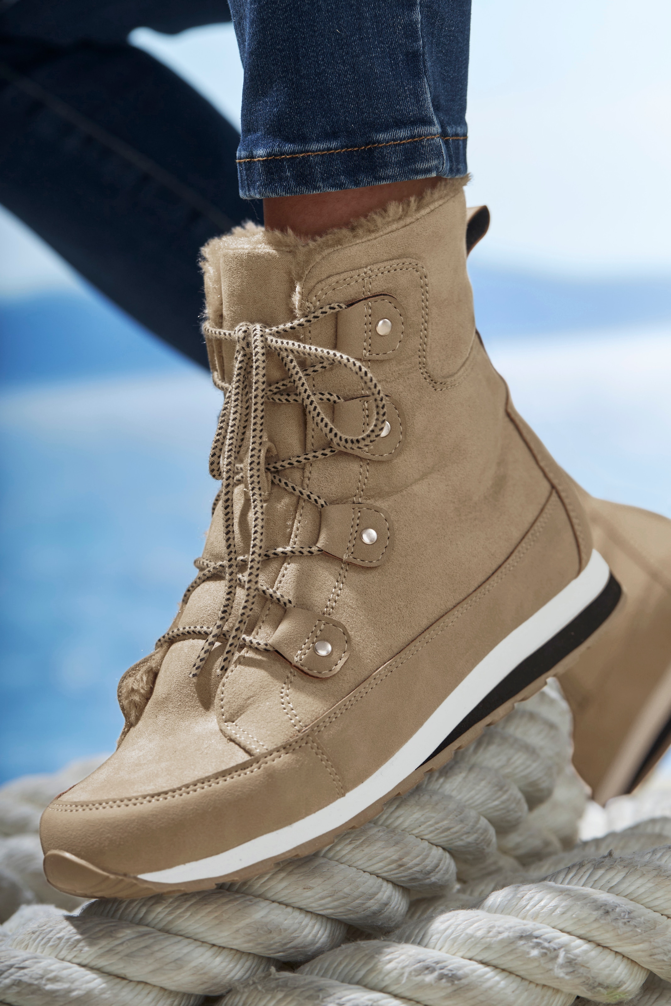 Vivance Stiefelette »Winterstiefel, Stiefel, Boots, Outdoorboots,«  mit Warmfutter und leichter Profilsohle VEGAN