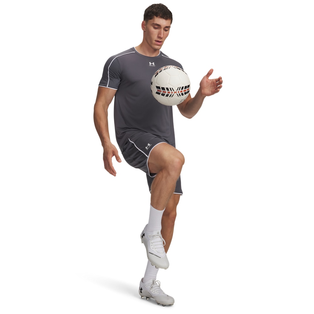 Under Armour® Trainingsshorts »UA M CHALLENGER TRAIN SHORT«  für vielseitige Aktivitäten, leichtes Material, Sportmode-Design