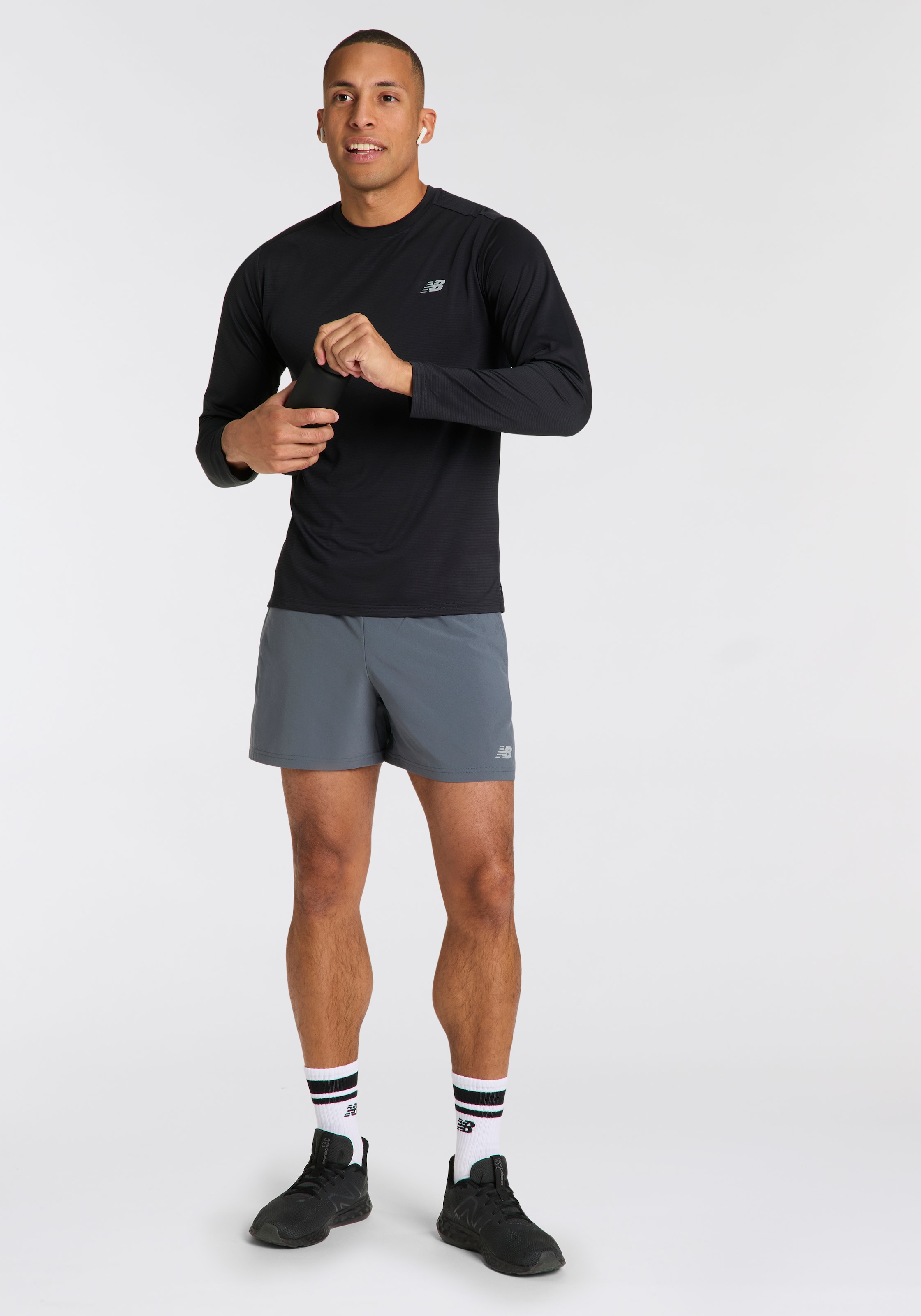 New Balance Laufshirt »Sport Essentials Long Sleeve«, mit Label
