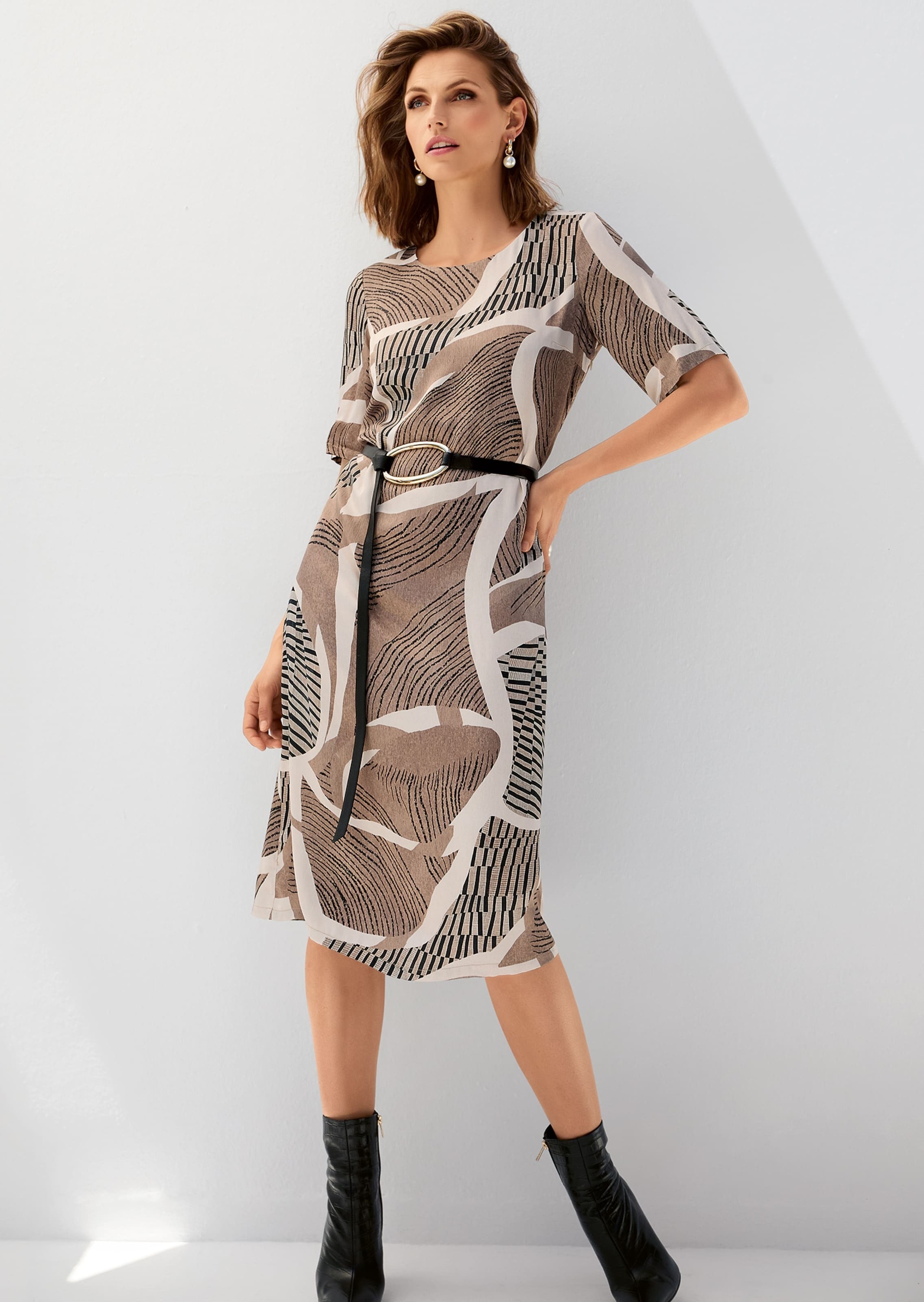 MADELEINE Midikleid »Kleid Kleid mit kurzen Ärmeln«