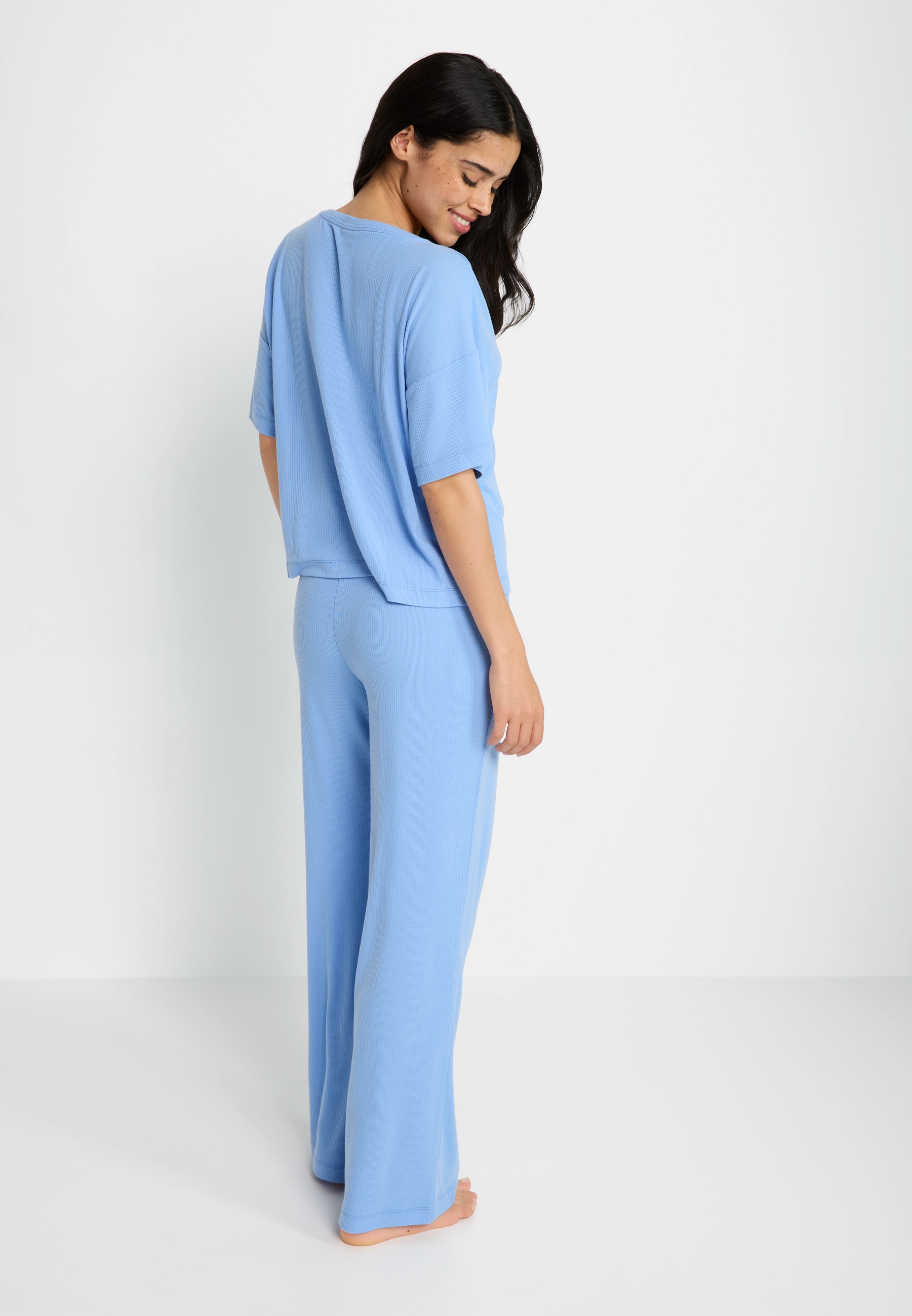 LSCN by LASCANA Pyjama Set, 2 tlg. mit kleiner Zierknopfleiste an der Hose