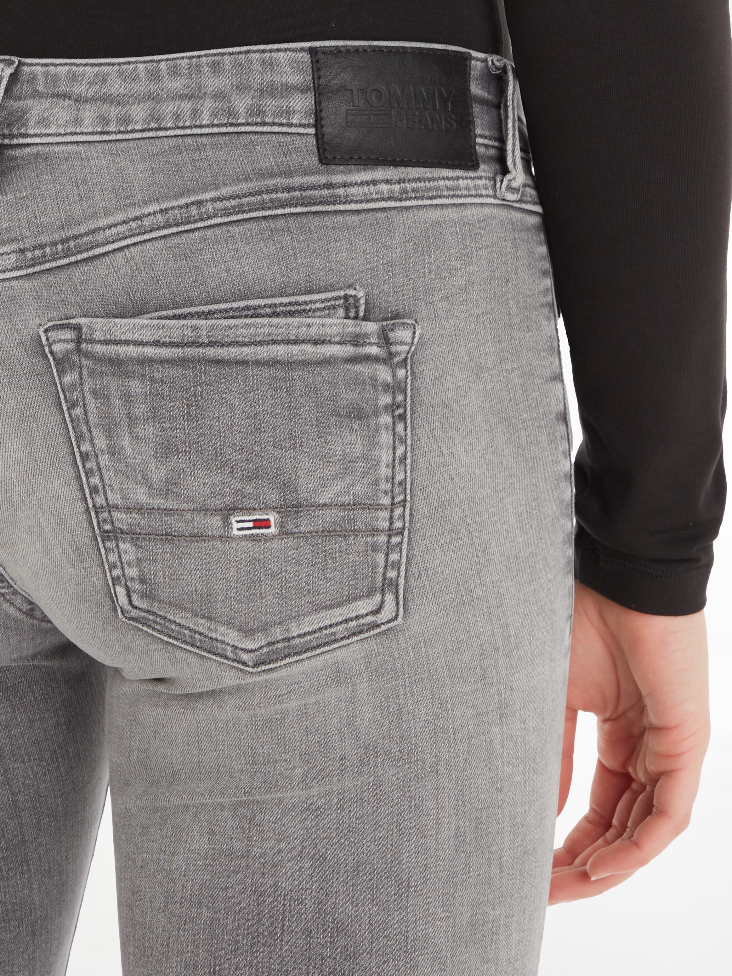 Tommy Jeans Skinny-fit-Jeans »Scarlett«, mit Tommy ♕ Jeans gestickter Flag bei der an Münztasche