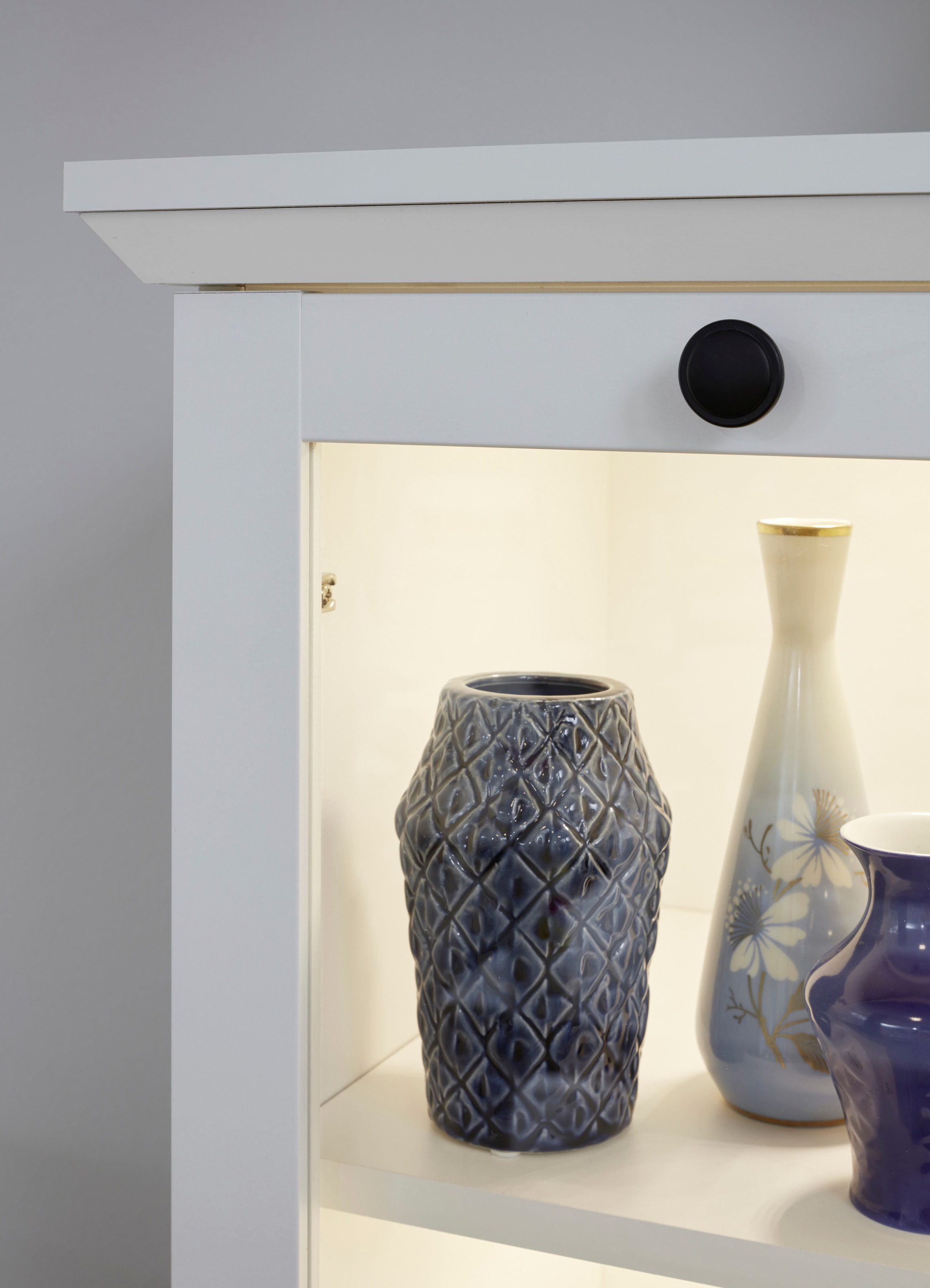 Home affaire Vitrine »Örebro« zeitloser Landhausstil, mit Vollauszug, Beleuchtung optional