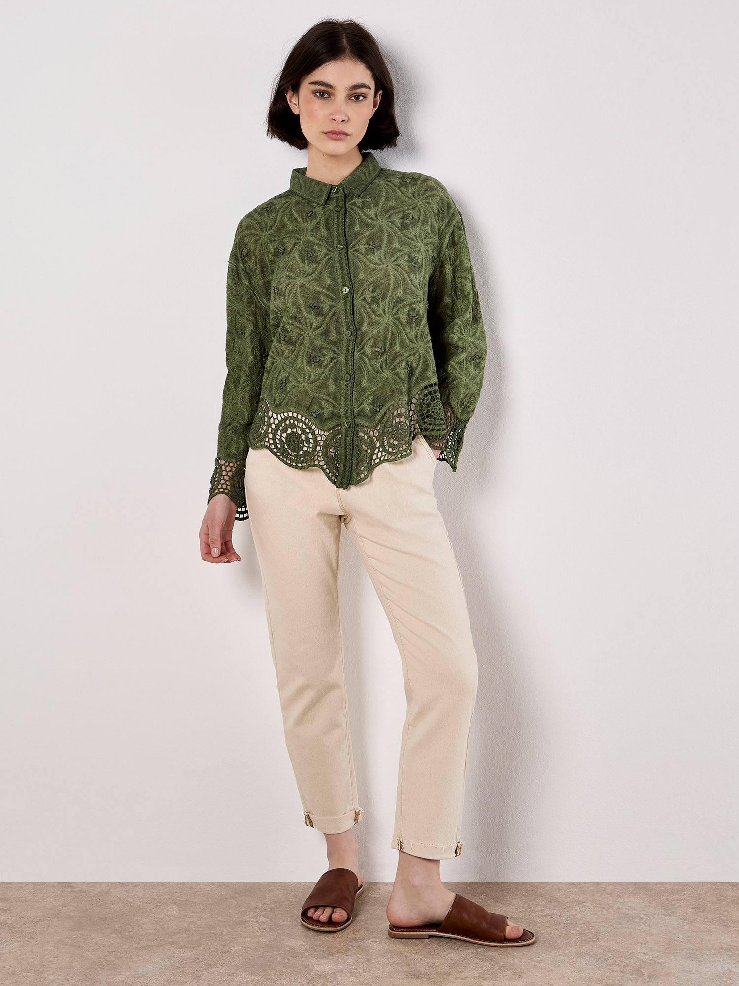 Apricot Spitzenbluse »Strukturierte Baumwollbluse mit Blumenmuster und Häkelverzierung« mit Stickerei und Spitze