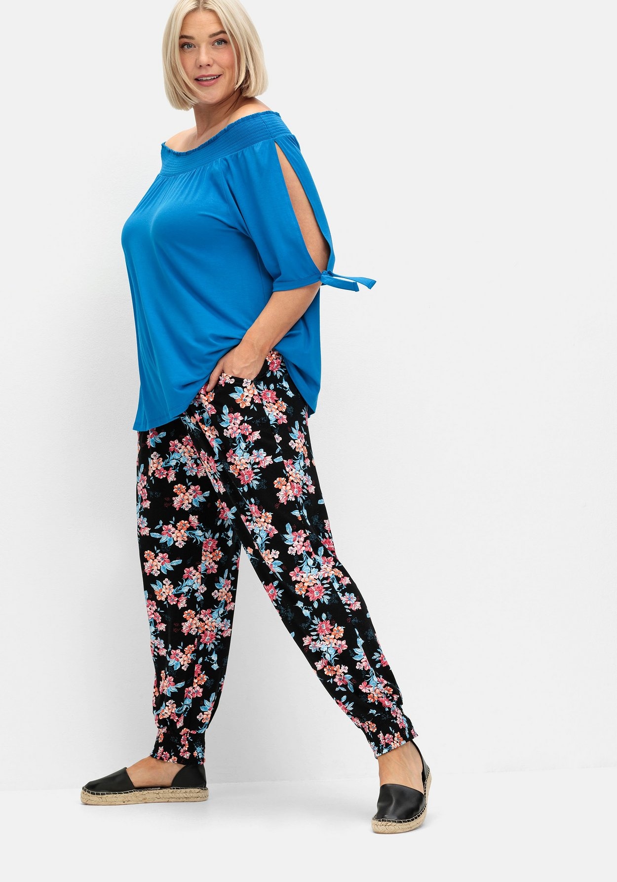 Sheego Schlupfhose »Schlupfhose mit Blumendruck und Smok-Abschlüssen«