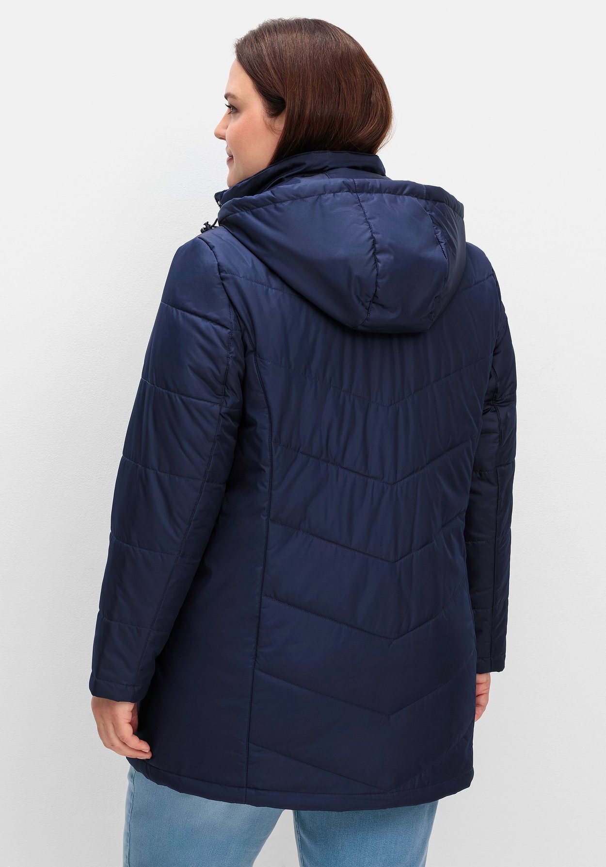 Sheego Steppjacke »Steppjacke mit abnehmbarer Kapuze und wärmender Wattierung«, mit Kapuze, mit abnehmbarer Kapuze und wärmender Wattierung