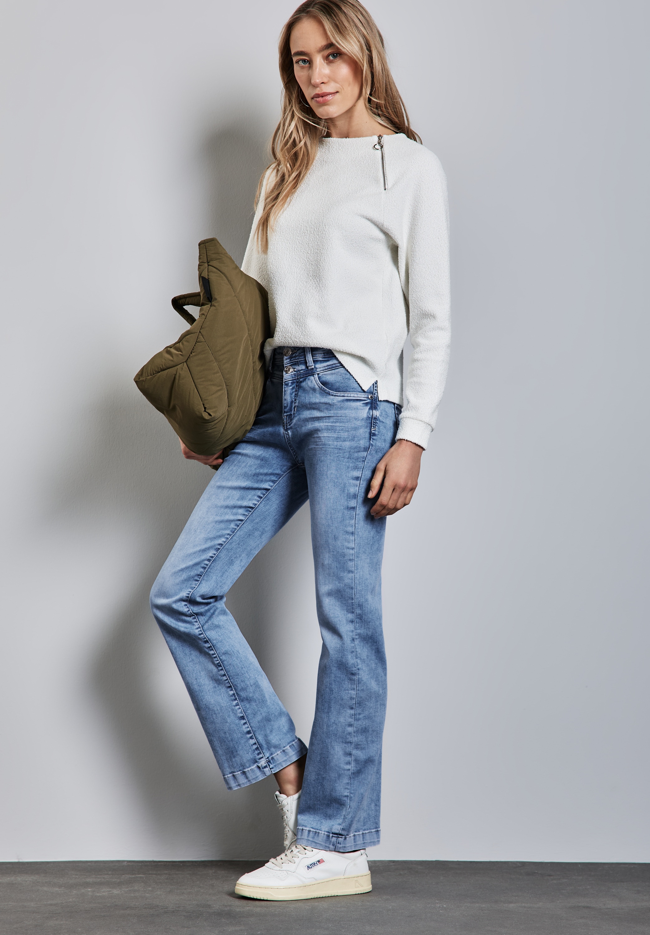 STREET ONE Bootcut-Jeans, im Five-Pocket Style