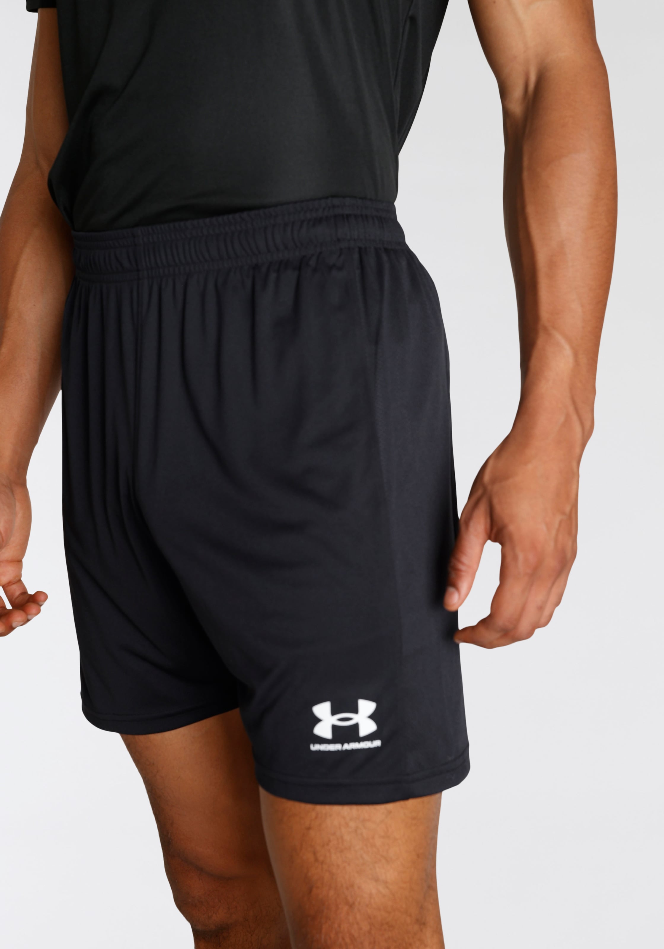 Under Armour® Shorts »UA M CHALLENGER TRAIN SHORT«