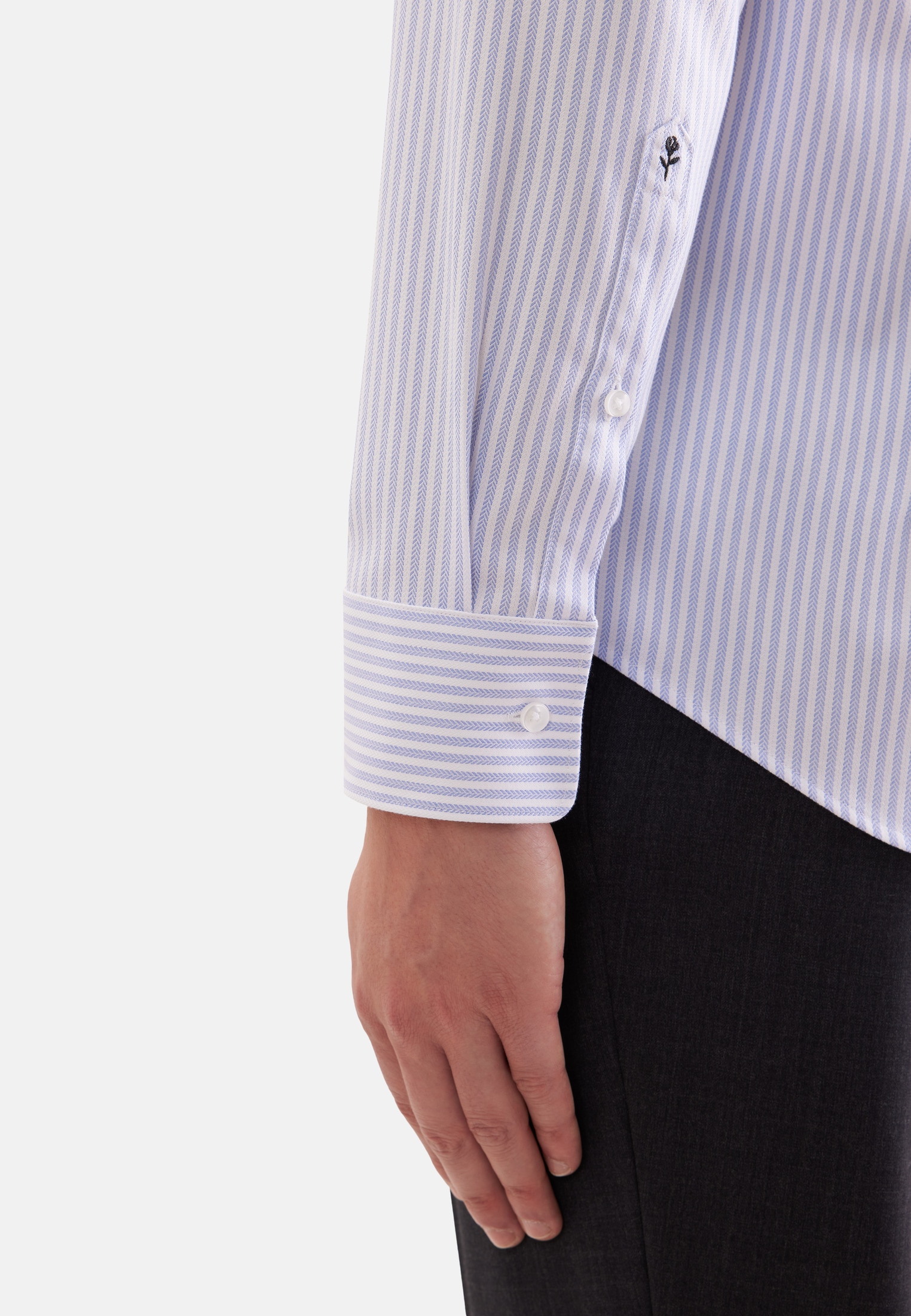 seidensticker Businesshemd »Schwarze Rose« Shaped 1/1 Haifischkragen Gestreift