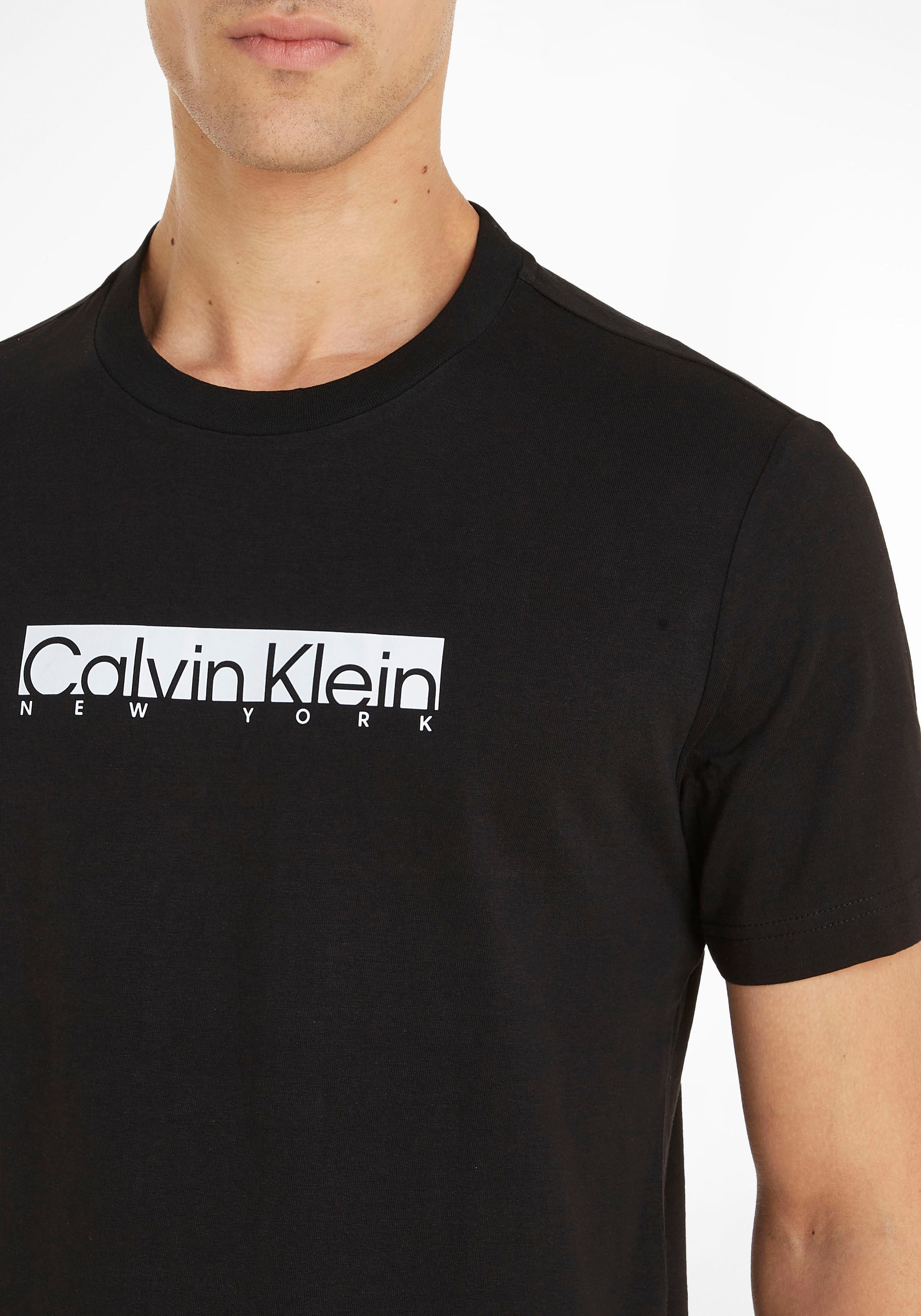 Kurzarmshirt, Calvin Brust der Logo Klein auf ♕ mit bei Calvin Klein