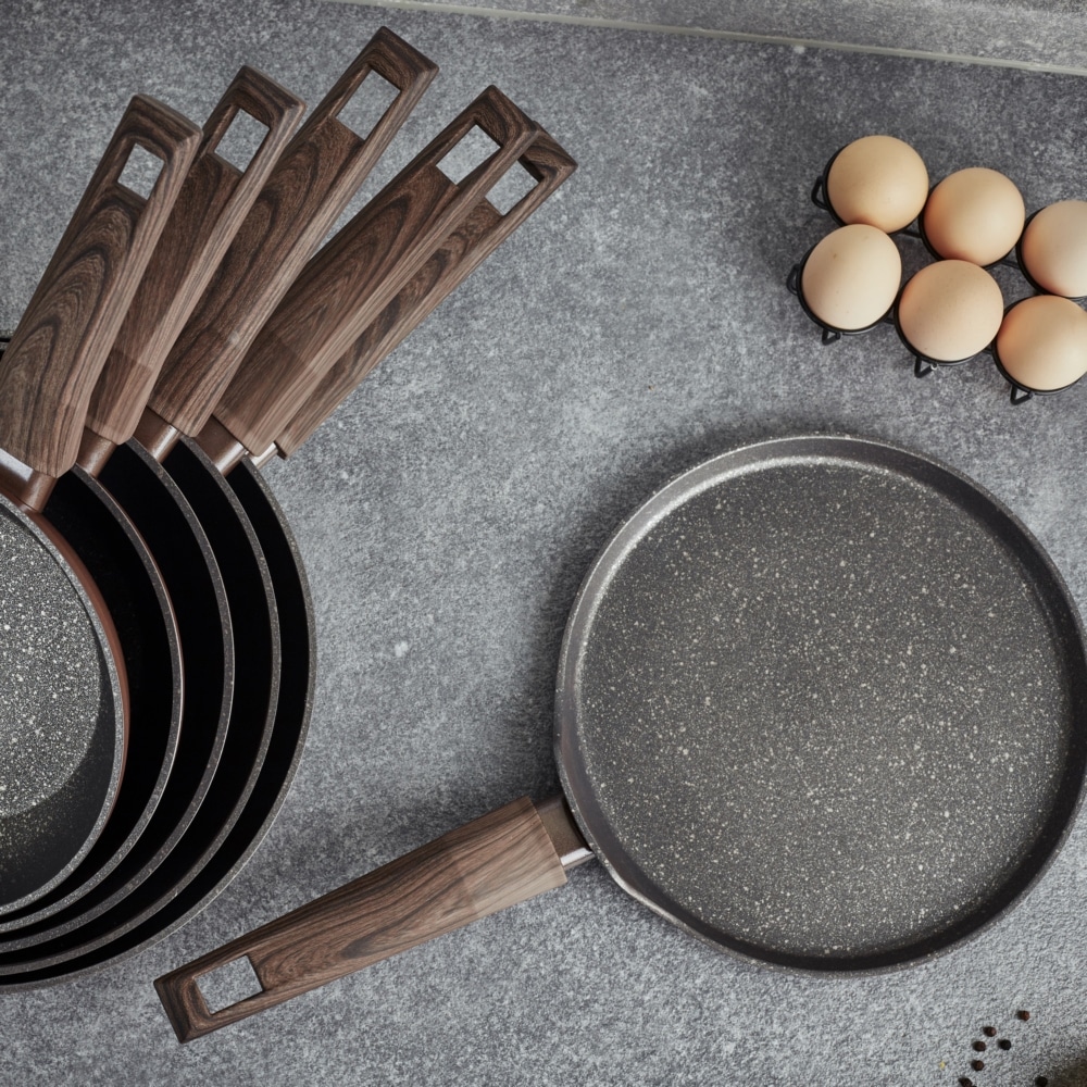 RESTO Kitchenware Crêpepfanne »Carina, Pfannkuchenpfanne mit holzähnlichem Soft-Touch-Griff«, Aluminium, (1 tlg.), mit Marmor-Antihaftbeschichtung, 4-lagig, für alle Herdarten geeignet