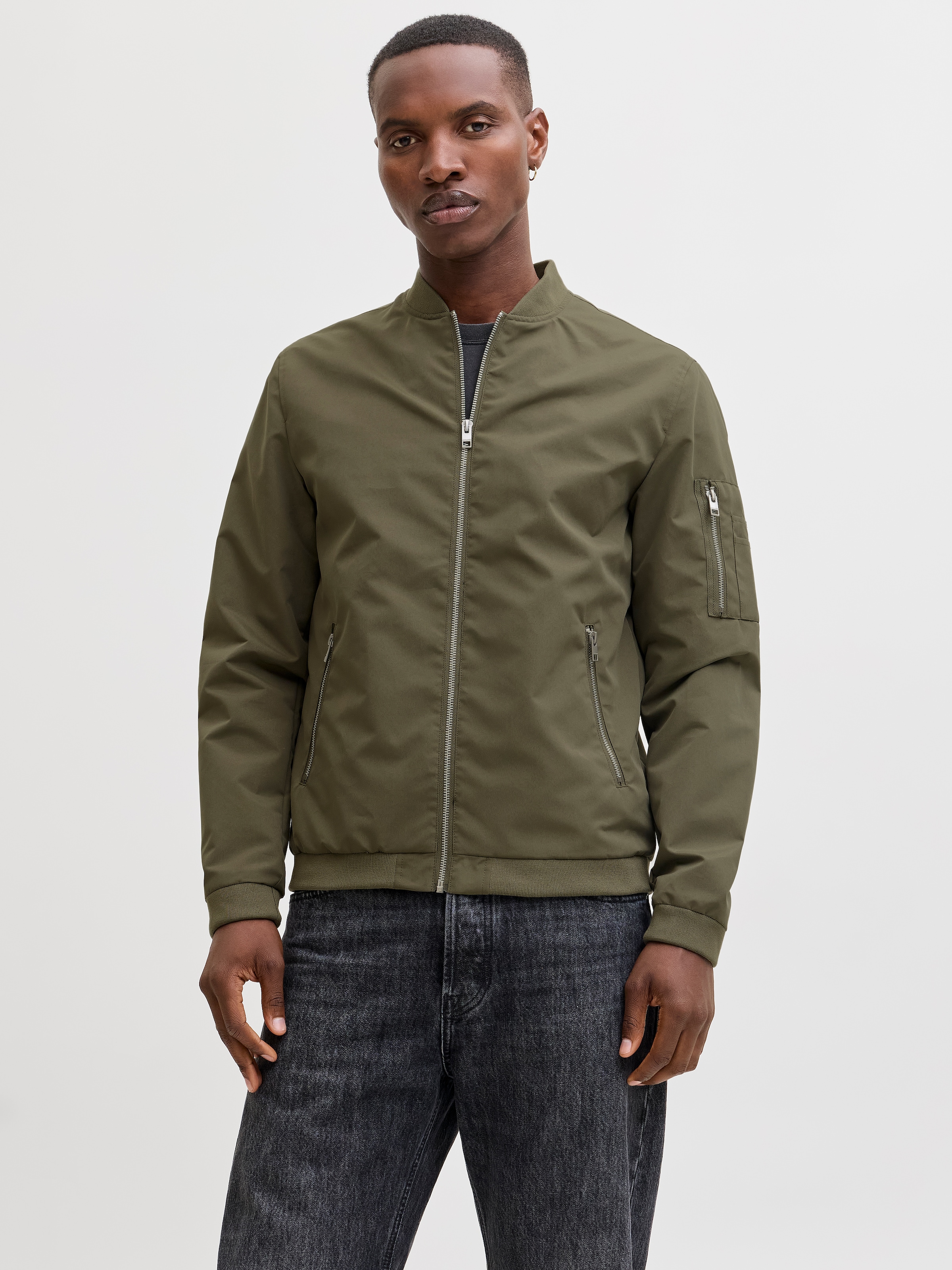 Jack & Jones Blouson »JJERUSH mit Stehkragen und Reißverschlusstaschen« ohne Kapuze unifarben, modisch, regular fit, Polyester