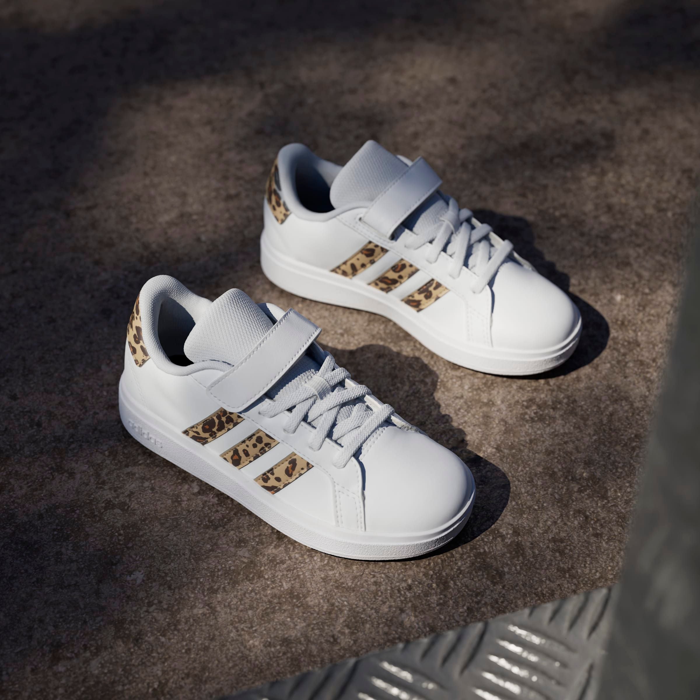 adidas Sportswear Sneaker »GRAND COURT 2.0 KIDS«, Design auf den Spuren des adidas Superstar