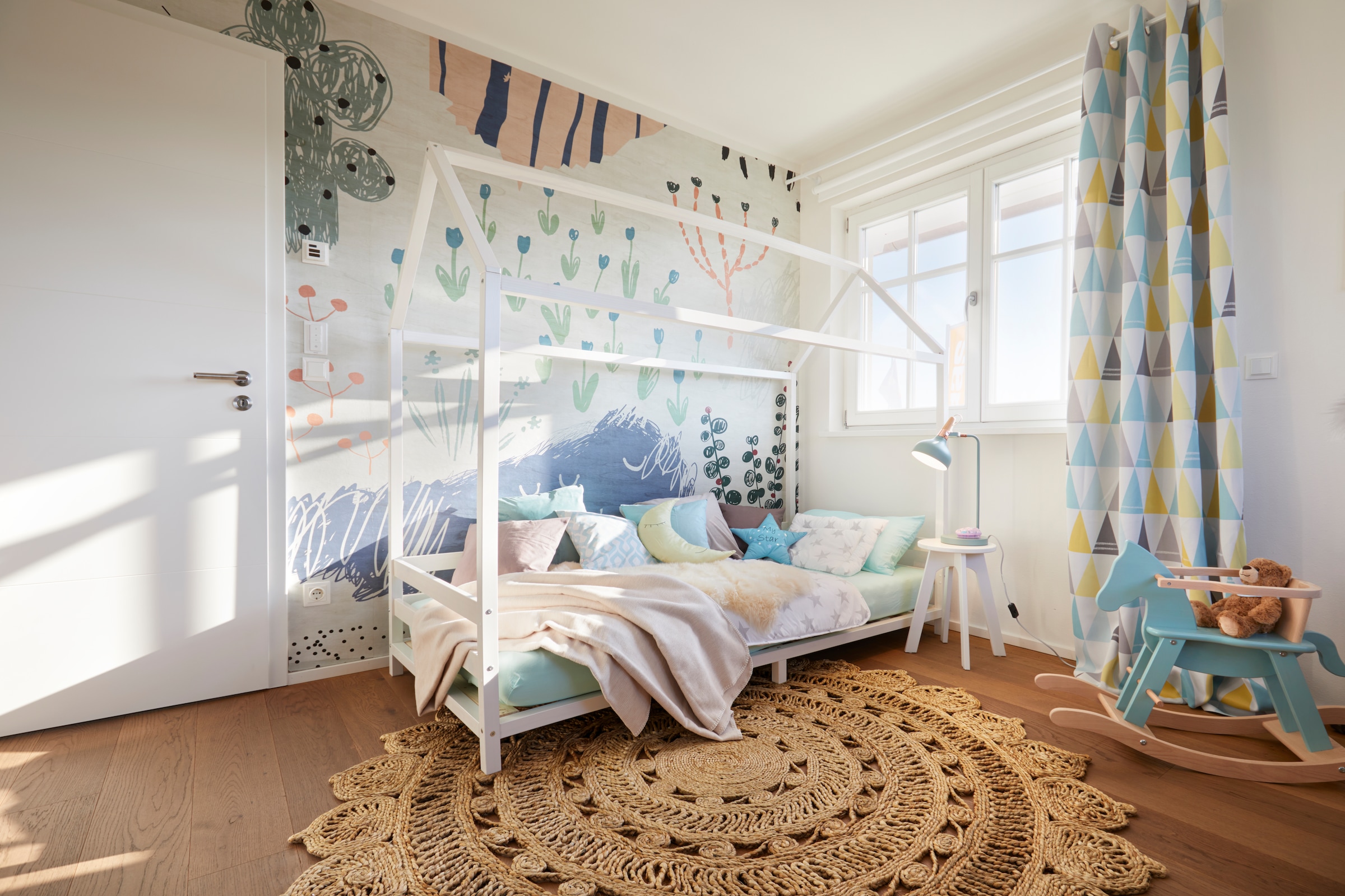 Lüttenhütt Kinderbett »Ellen«, Hausbett mit Reling aus Kiefernholz, zwei Farbvarianten, Breite 208 cm