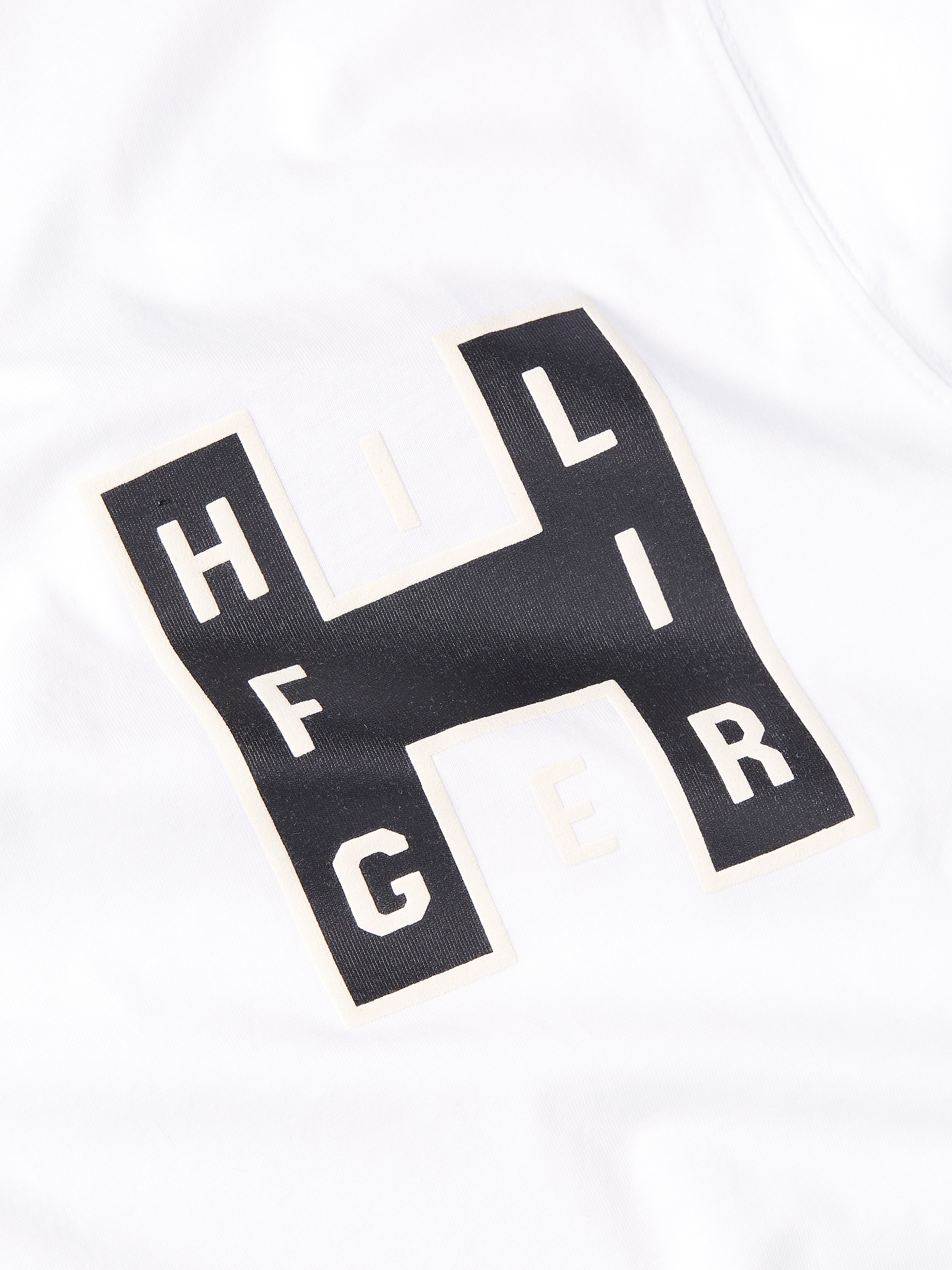Tommy Hilfiger Kurzarmshirt »VARSITY H TEE«, mit großem Hilfiger Druck auf der Brust