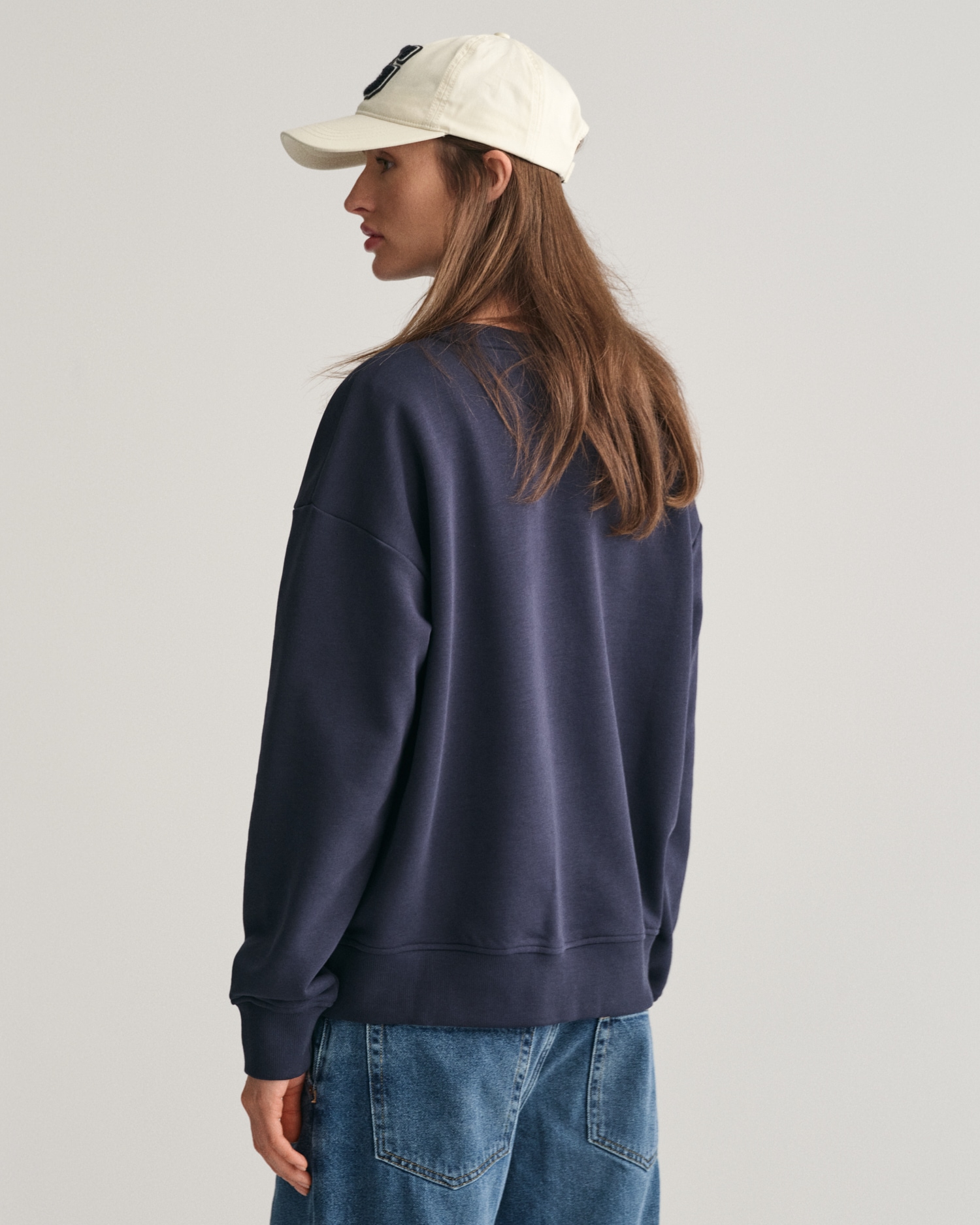 Gant Sweatshirt »SHIELD C-NECK SWEAT«, Grafische GANT-Stickerei auf der Brust
