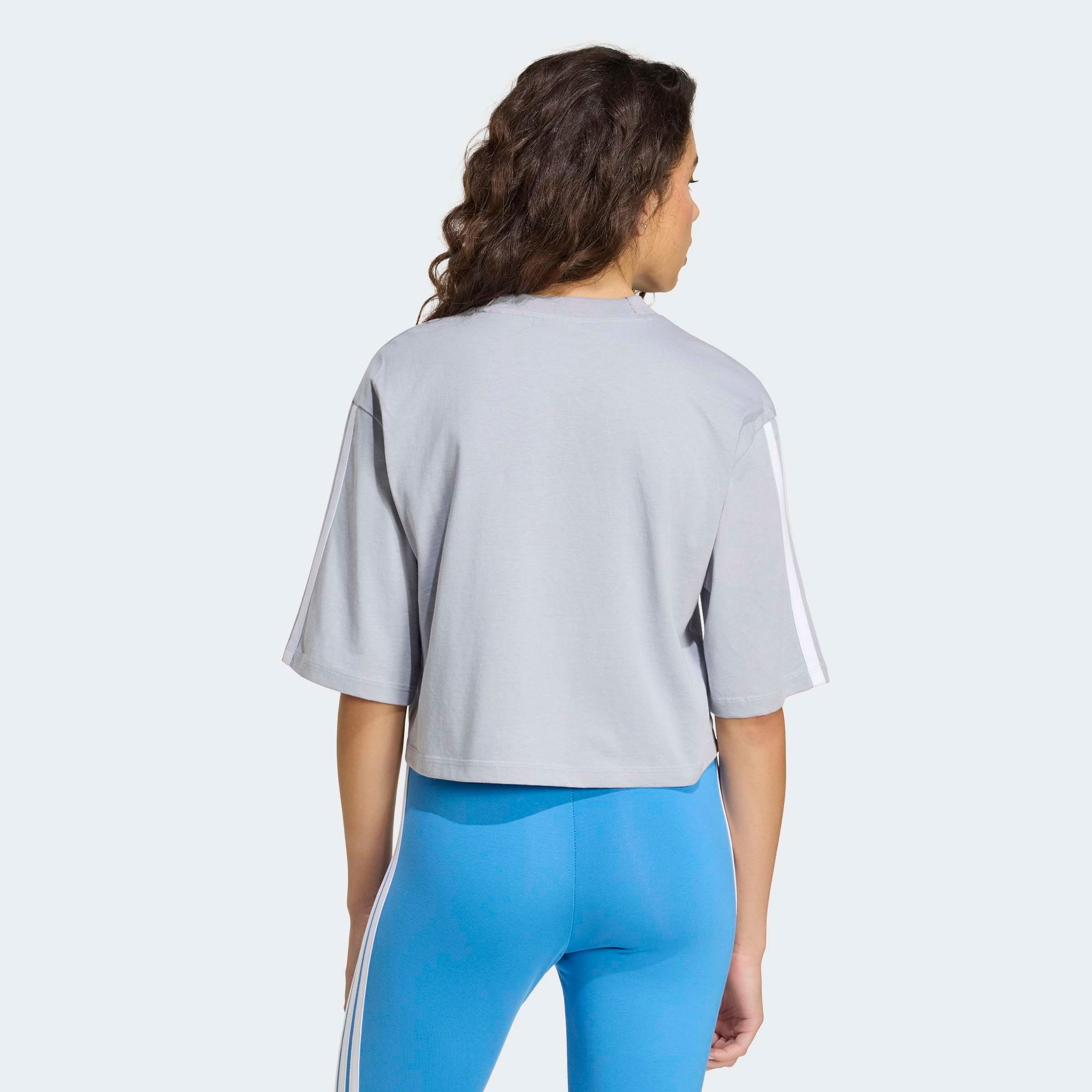 adidas Sportswear T-Shirt »W 3S SJ TLR T« mit Rundhalsausschnitt, bauchfreie Schnittform, ohne Verschluss
