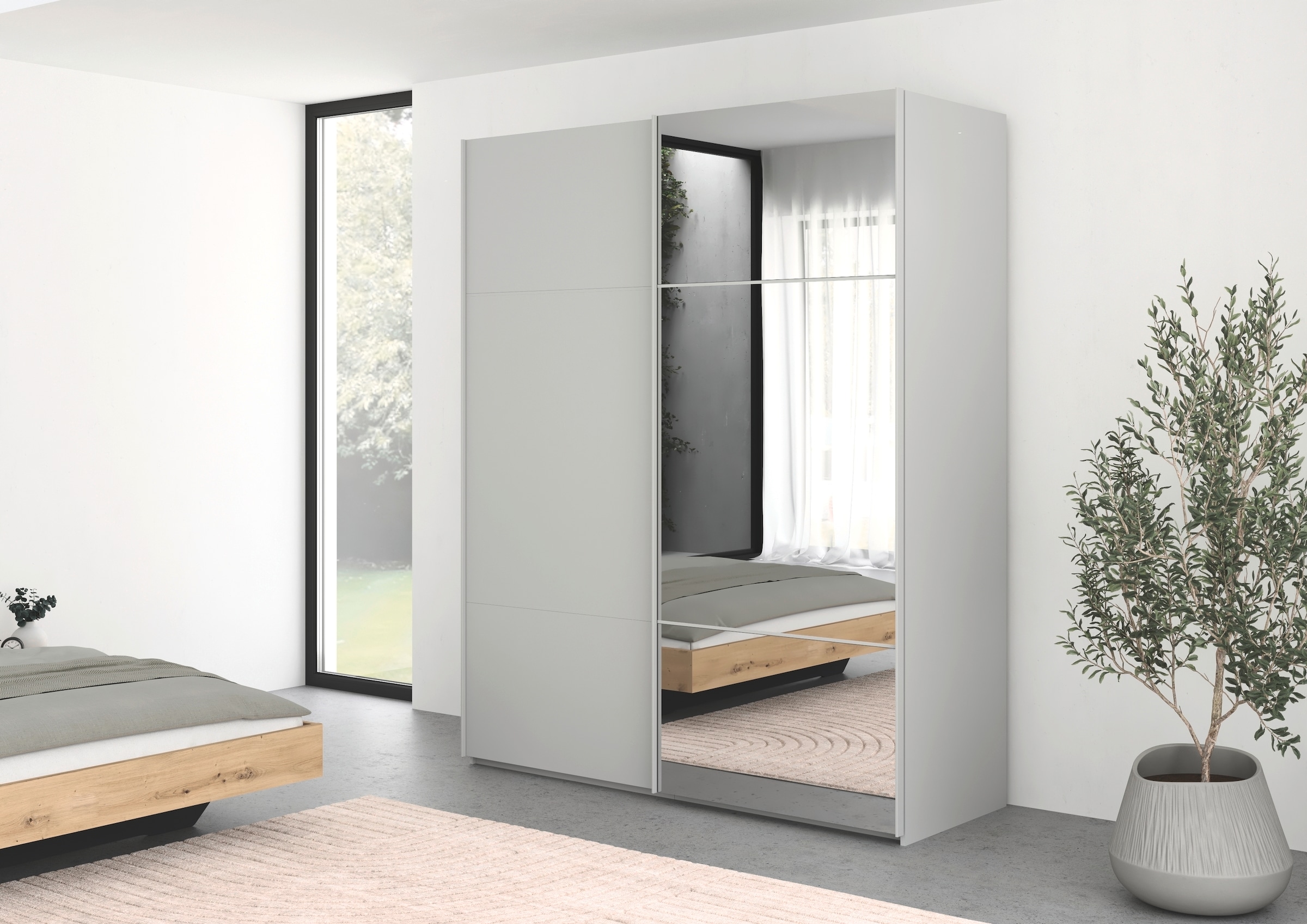 rauch Schwebetürenschrank »Kleiderschrank Schrank Garderobe Schlafzimmerschrank SCALE-TRIO«, edle dreigeteilte Front mit 2 Zierleisten und Spiegel MADE IN GERMANY