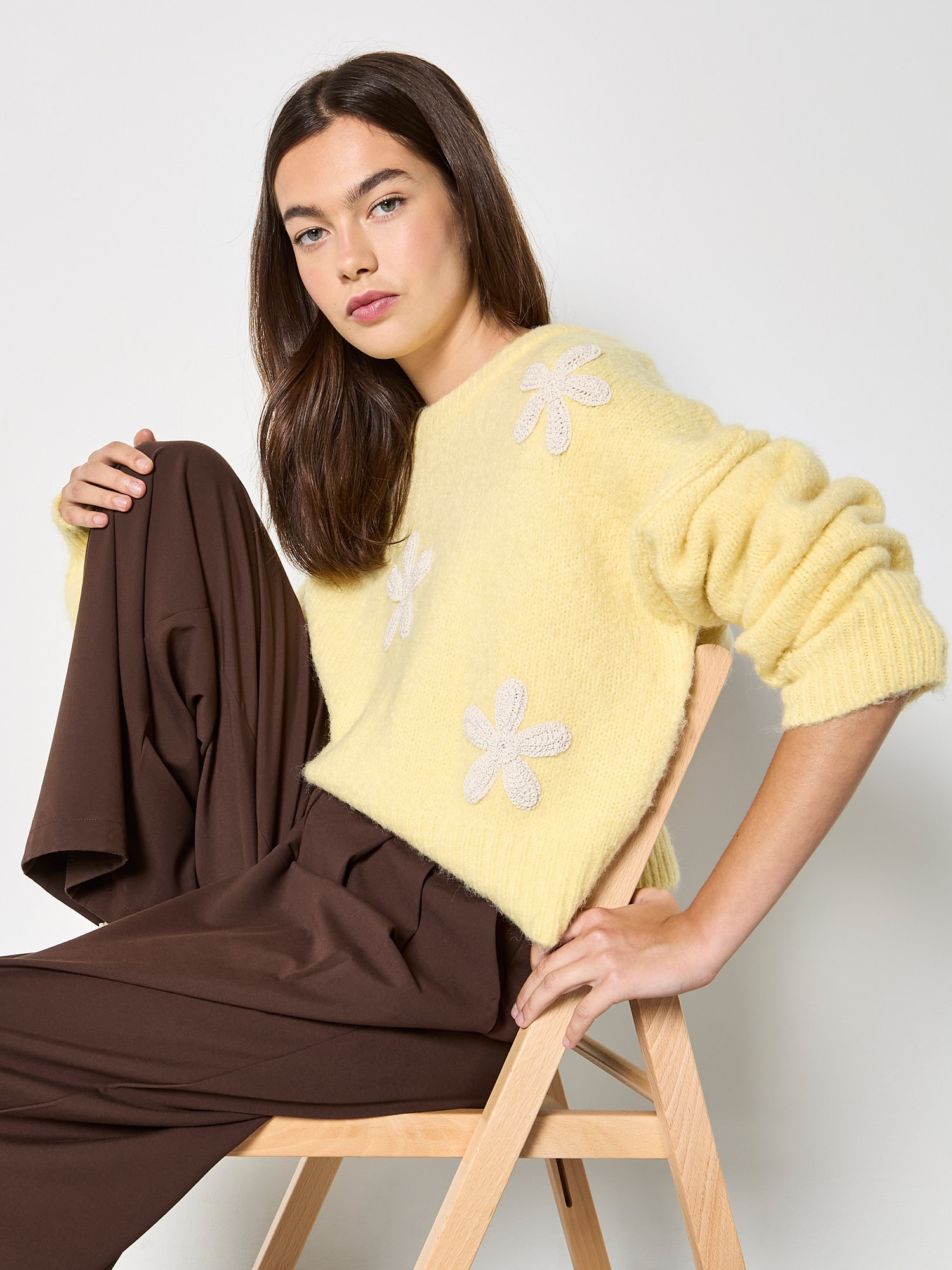 Apricot Strickpullover »Strickpullover« mit Gänseblümchen-Applikation