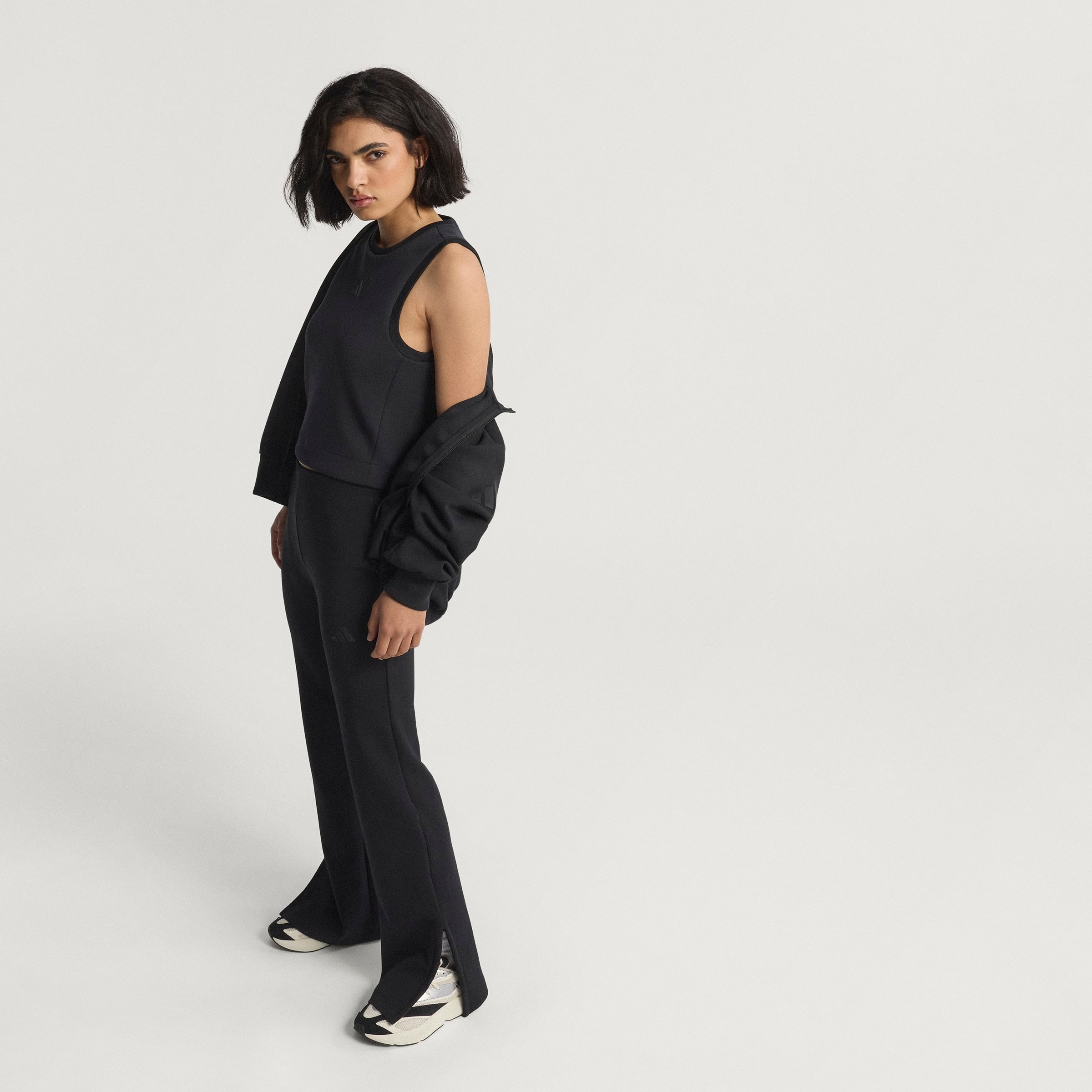 adidas Sportswear Sporthose »SOFT LUX AUSGESTELLTE«  schlanke Passform, mittelhoher Bund, mit Gummizug