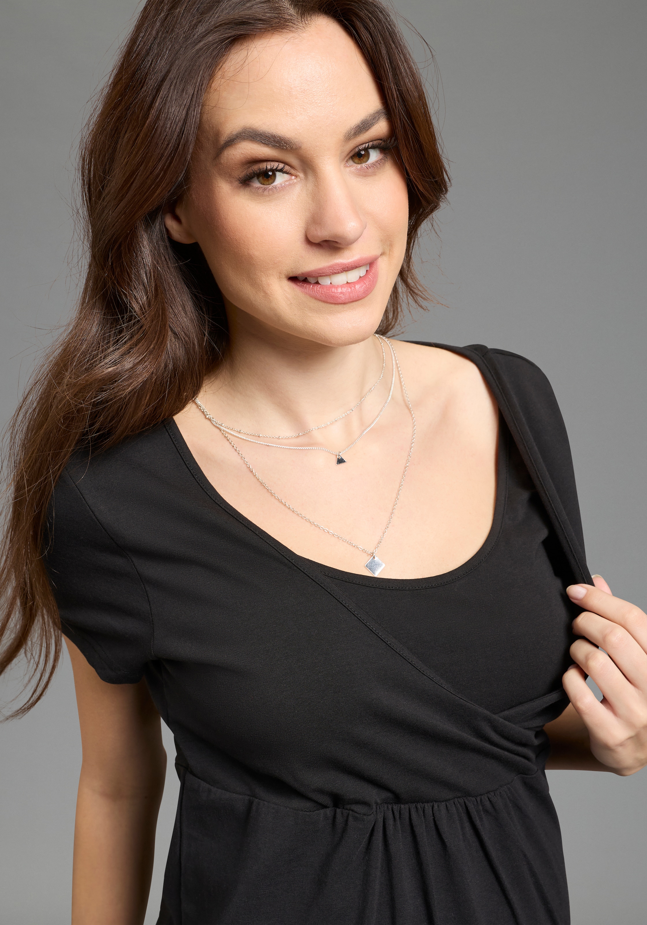 Neun Monate Umstandsshirt »2er Pack Umstands-T-Shirt« Packung, 2, 2 tlg. ausgestellte Passform, Kurzarm, Wickeloptik mit Stillmöglichkeit