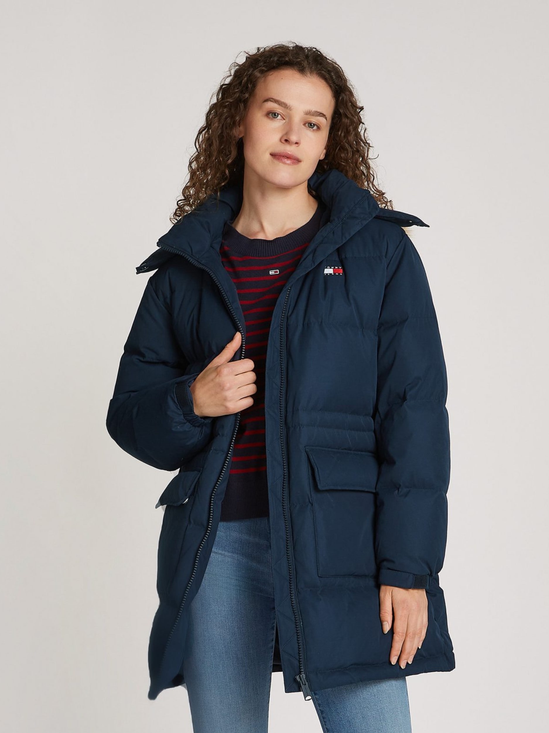 Tommy Jeans Steppjacke »TJW MIDI ALASKA FAUX FUR« mit Kapuze mit Fellimitat