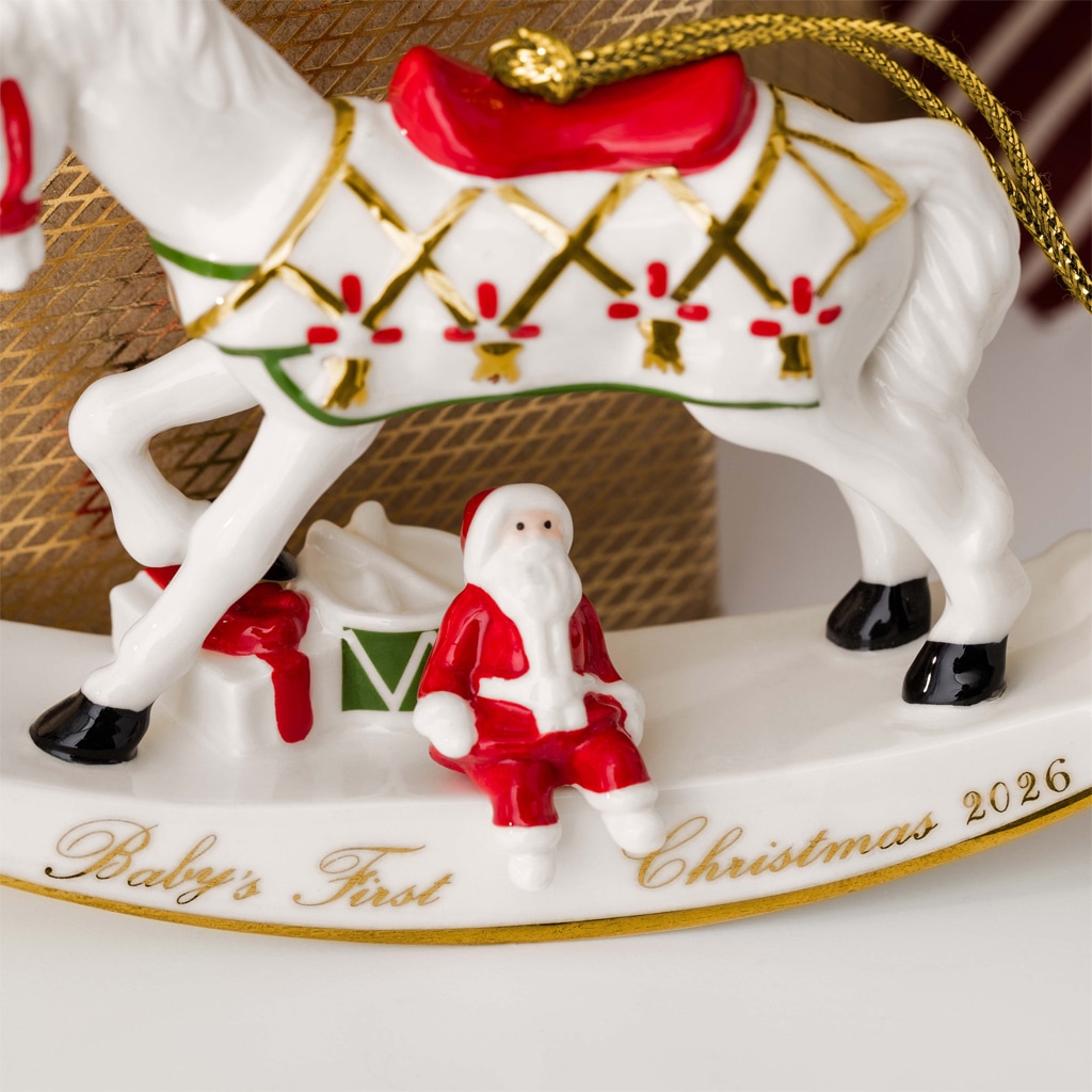 Villeroy & Boch Weihnachtsfigur »Ornamente Schaukelpferd 2026 Christmas Classics 10,9 x 3,8 x 8,9 cm 6er Set weiß-gold« Nur Dekoration