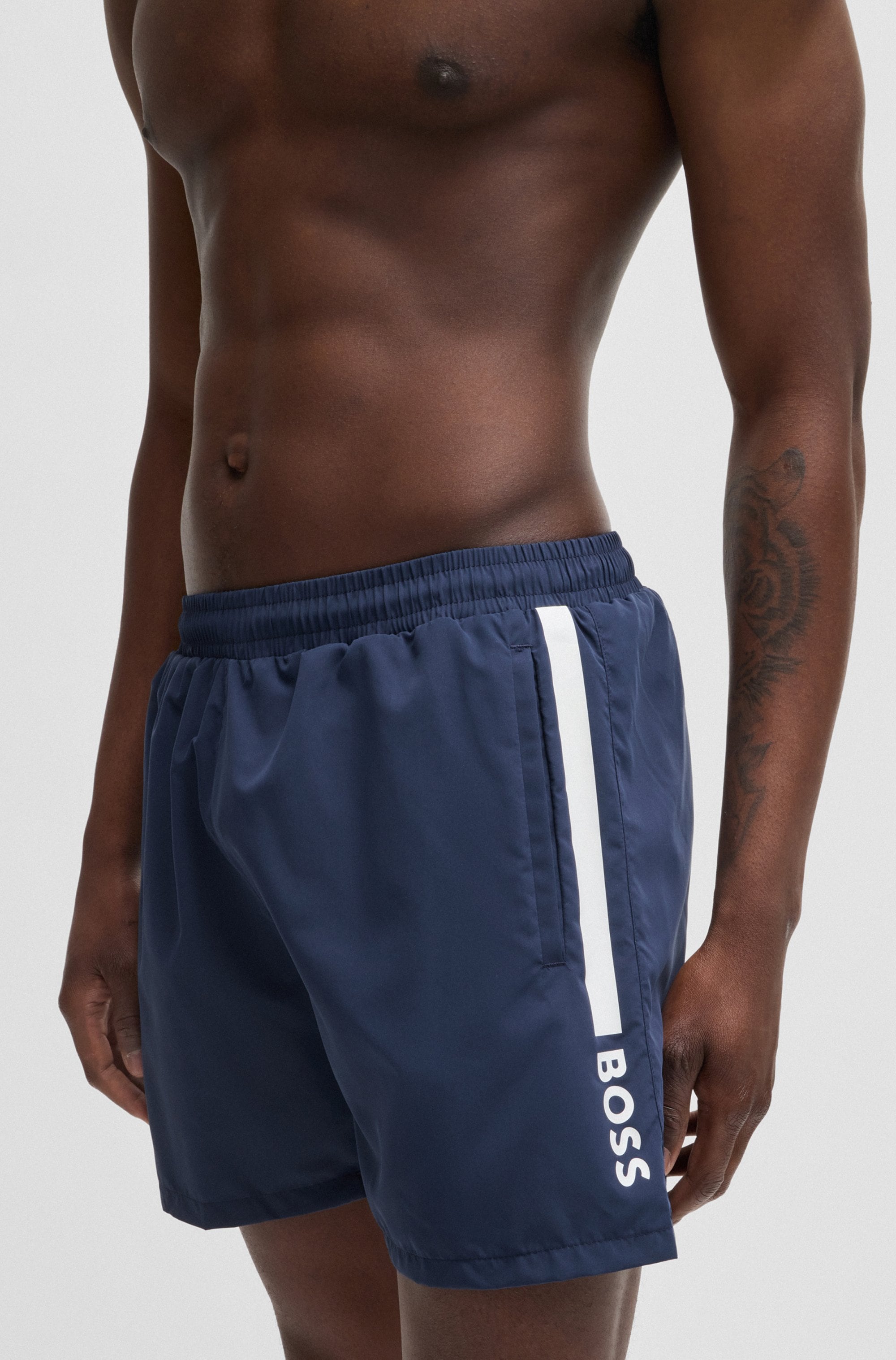 BOSS Badeshorts »Dolphin«, mit seitlichem Kontraststreifen