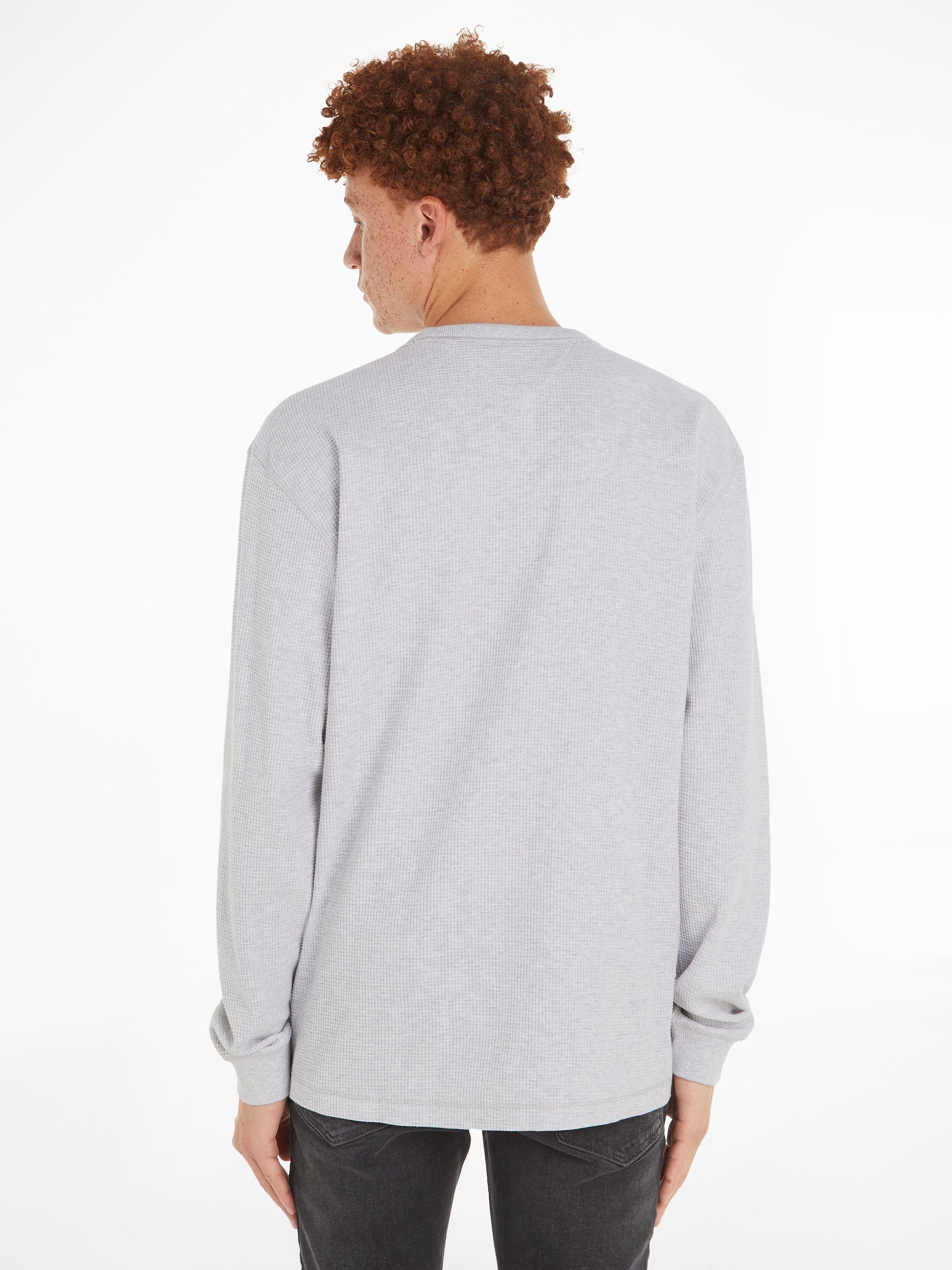 Tommy Jeans Langarmshirt »TJM REG LS WAFFLE TEE«, mit Markenlabel am Bund