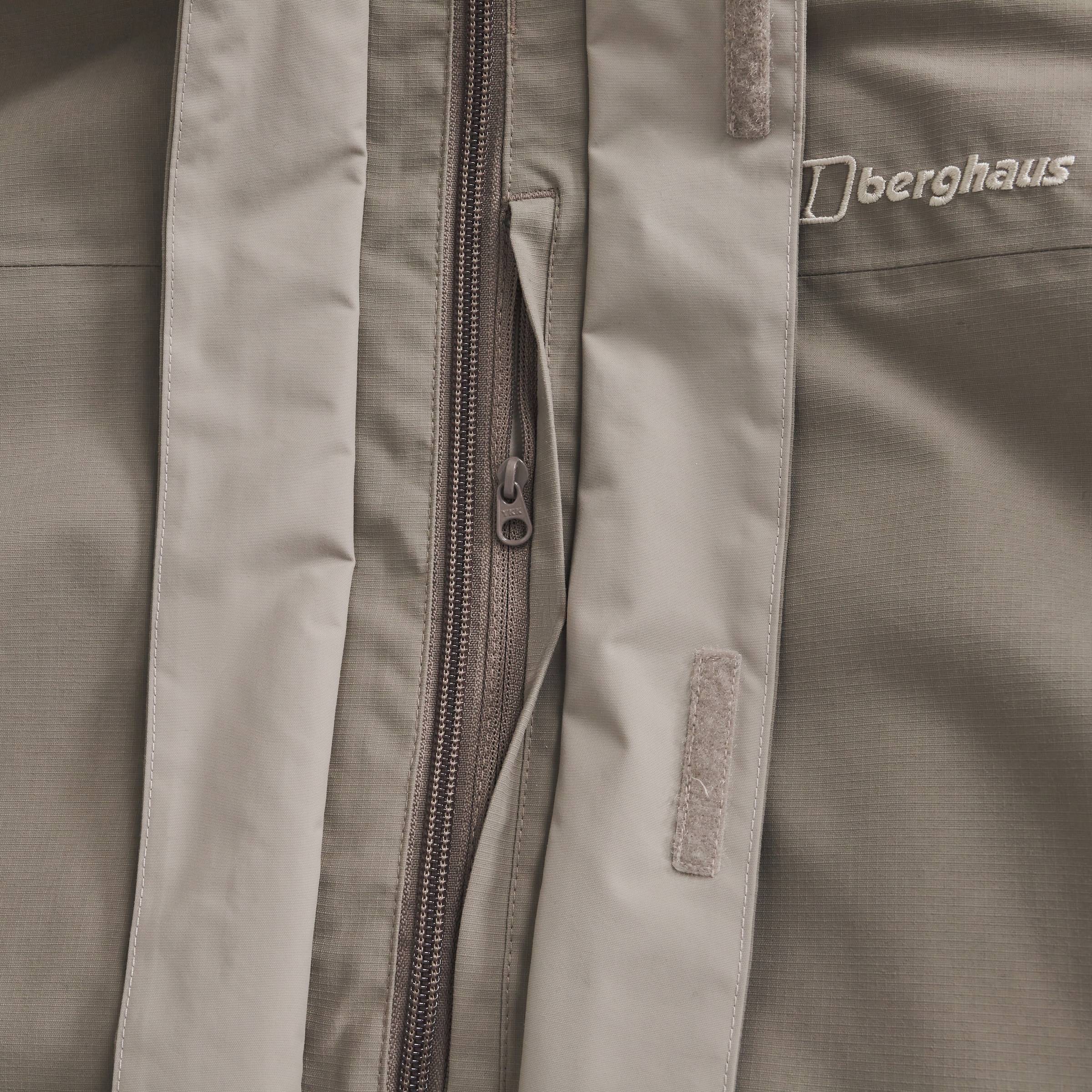 Berghaus Funktionsjacke »HILLWALKER 2.0 IA JKT AM« mit zwei Reißverschlusstaschen, atmungsaktiv, wasserdicht