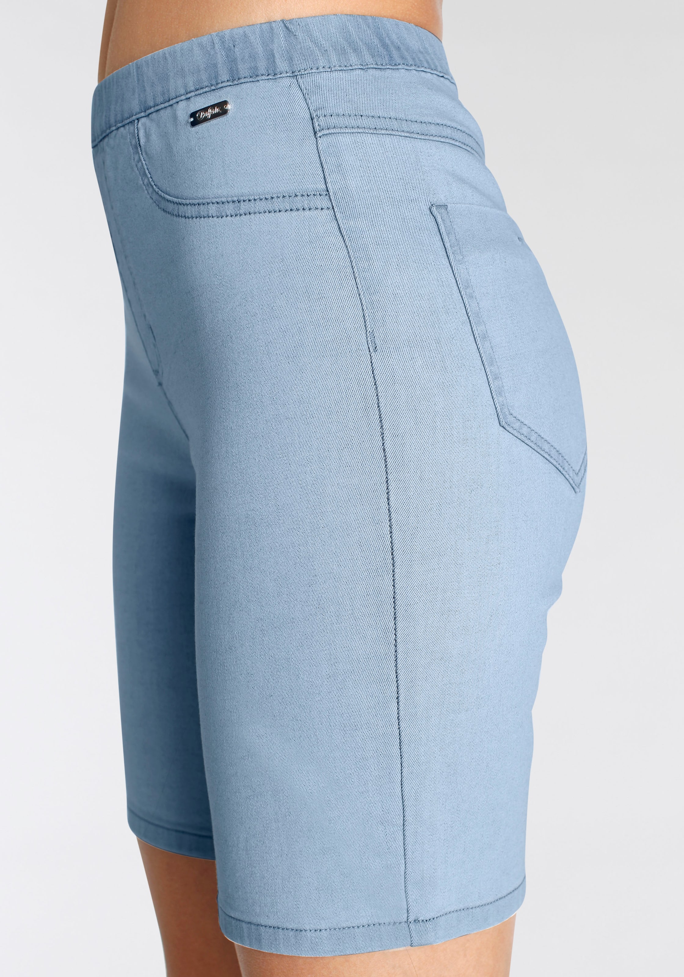 Buffalo Bermudas, im elastischem Denim mit zwei Gesäßtaschen