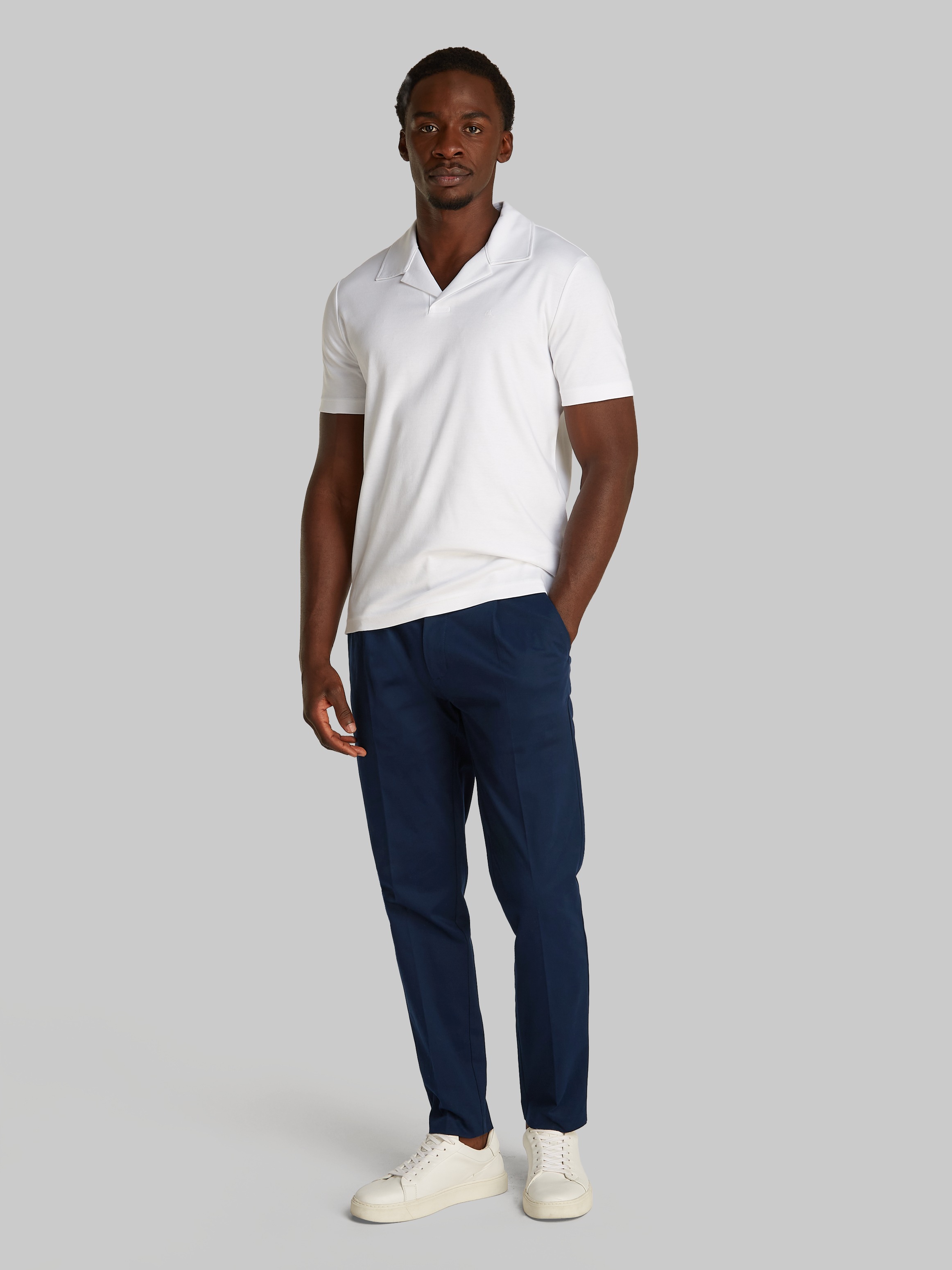Calvin Klein Bundfaltenhose »SATEEN STRETCH TAPERED PLEAT«, in Satin-Optik