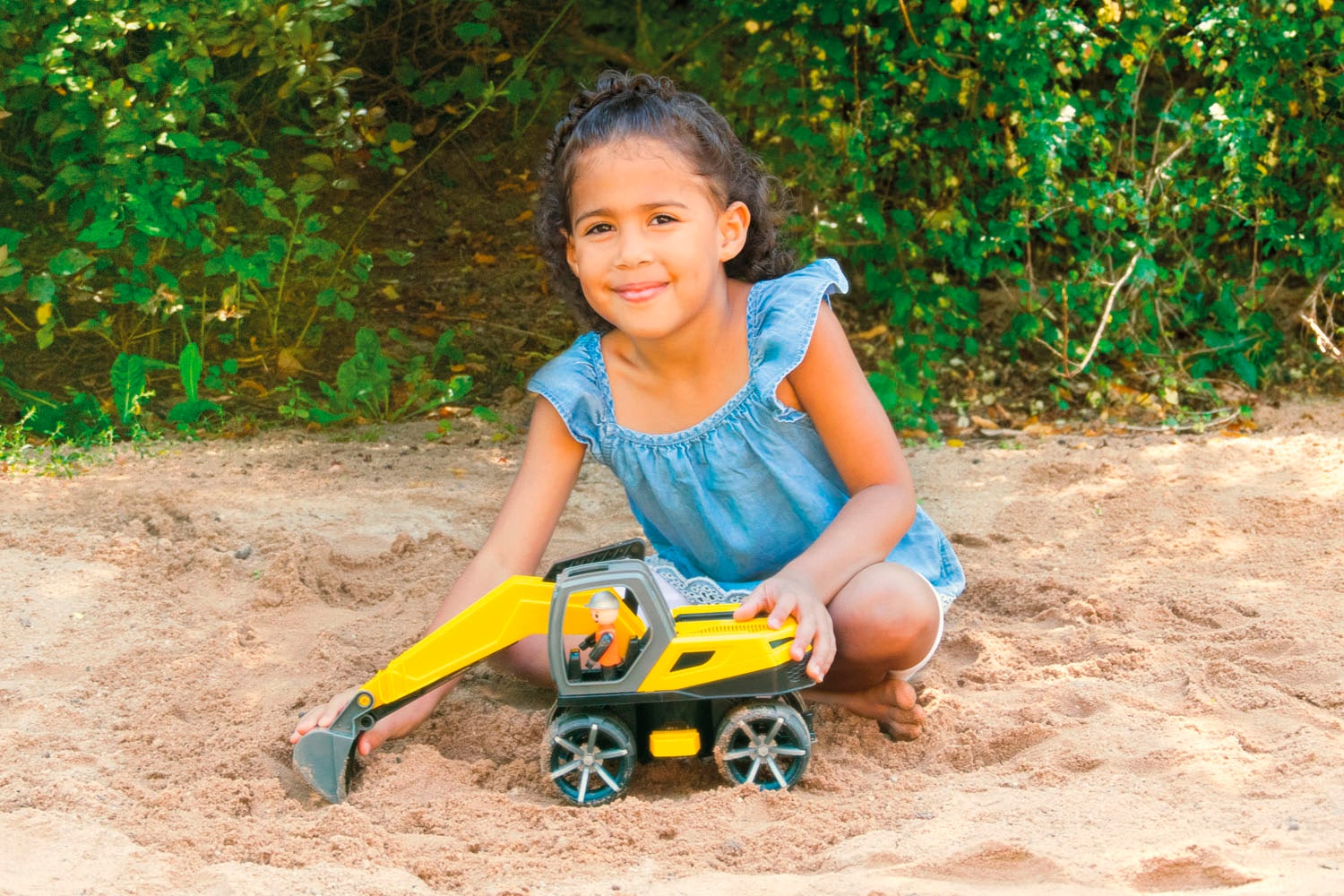 Lena® Spielzeug-Bagger »Truxx« inklusive Spielfigur, Made in Europe