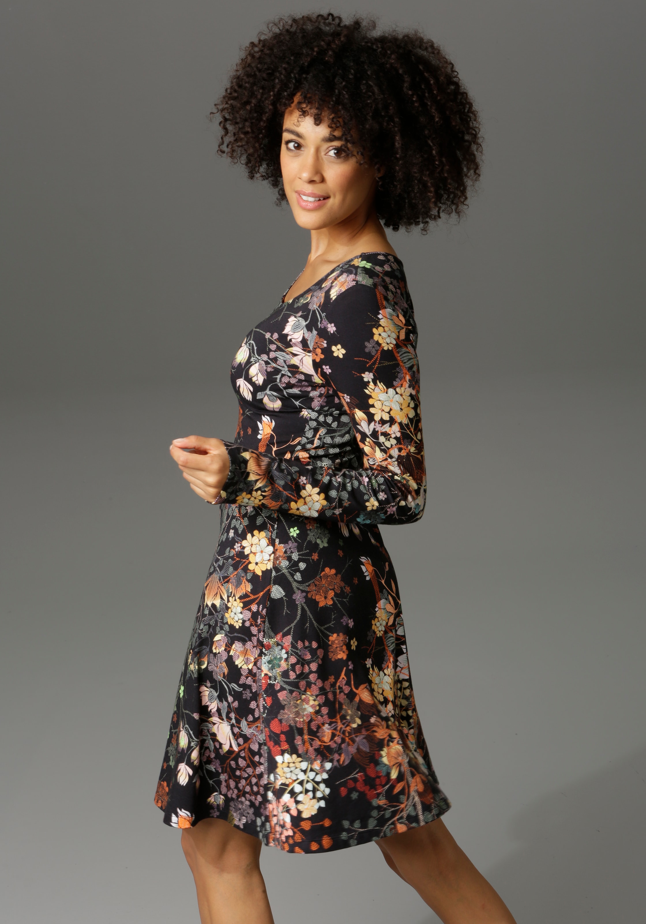 Aniston CASUAL Jerseykleid, mit Blumendruck oder in uni Schwarz bei ♕