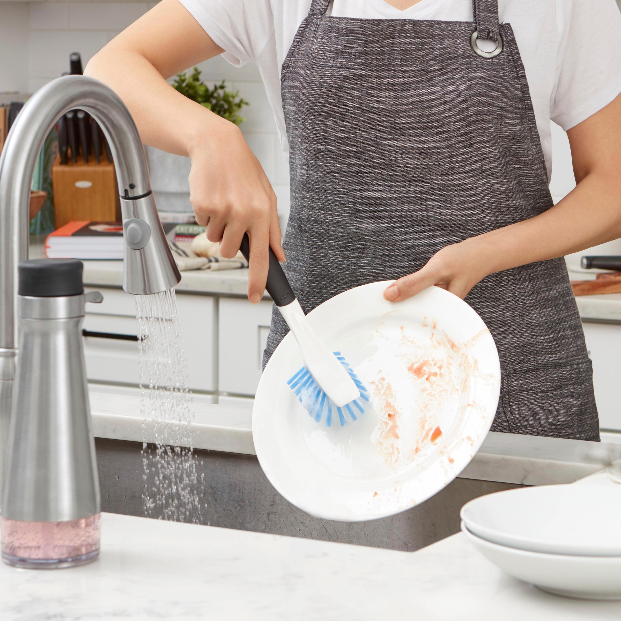 OXO Good Grips Reinigungsbürste aus Kunststoff robuste Nylonborsten