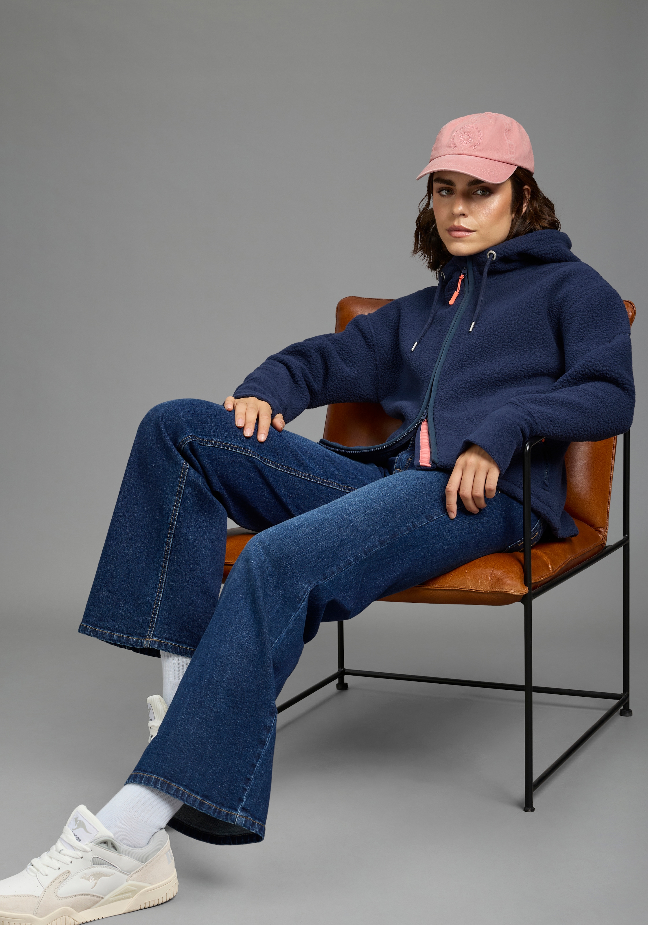 KangaROOS Fleecejacke mit Kapuze mit relaxed fit, hüftlange Form