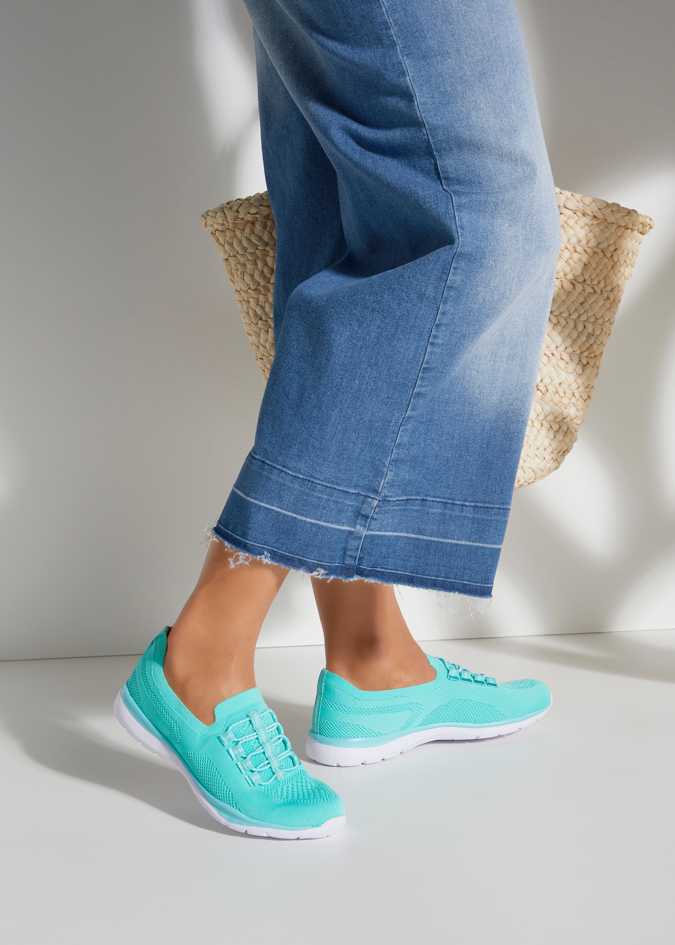 LASCANA Sneaker »Slipper, Halbschuh, leichtes Meshmaterial«, zum Reinschlüpfen mit elastischen Schnürbändern VEGAN