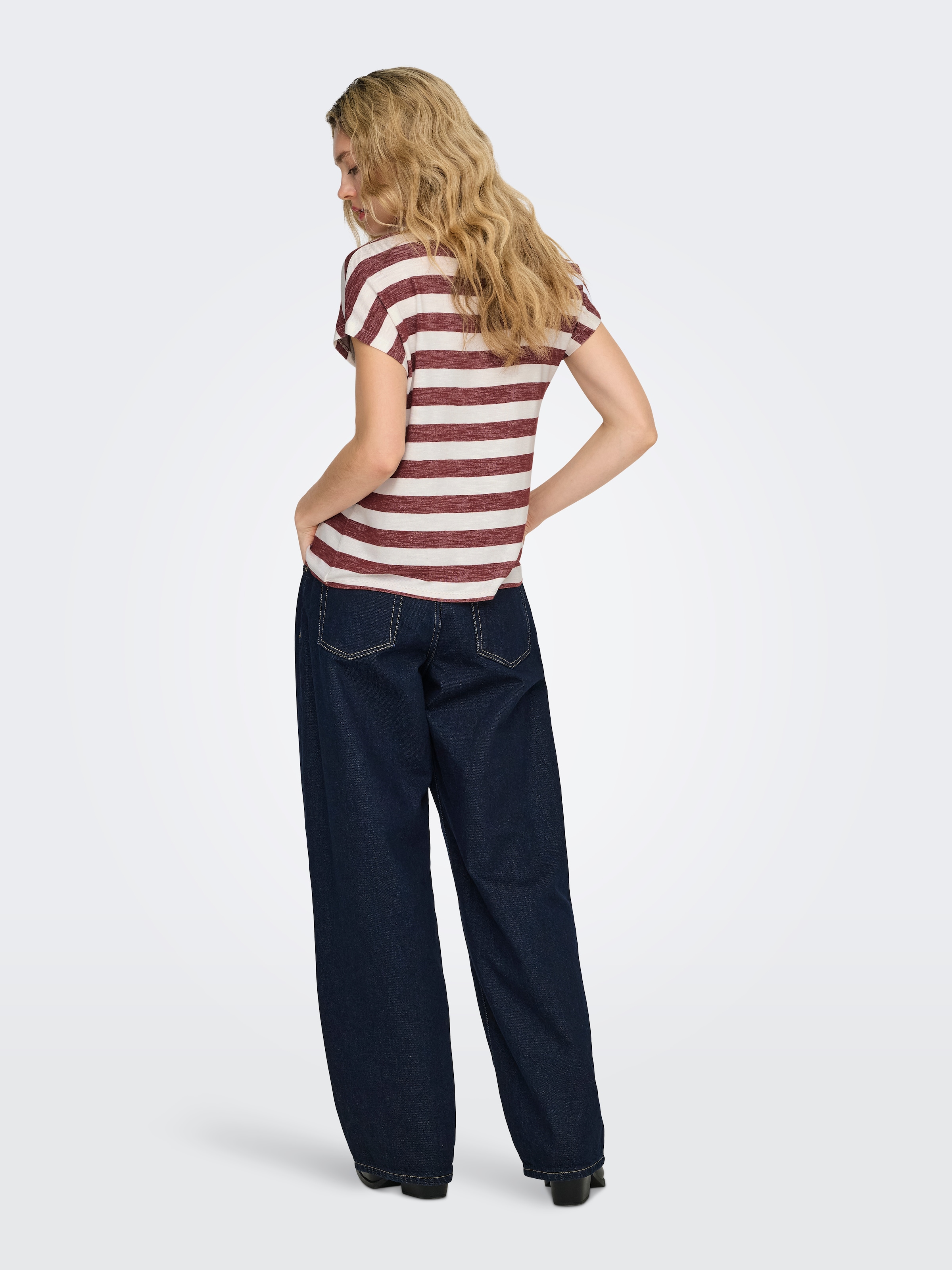ONLY V-Shirt »ONLLIRA LIFE S/S V-NECK TOP JRS NOOS«