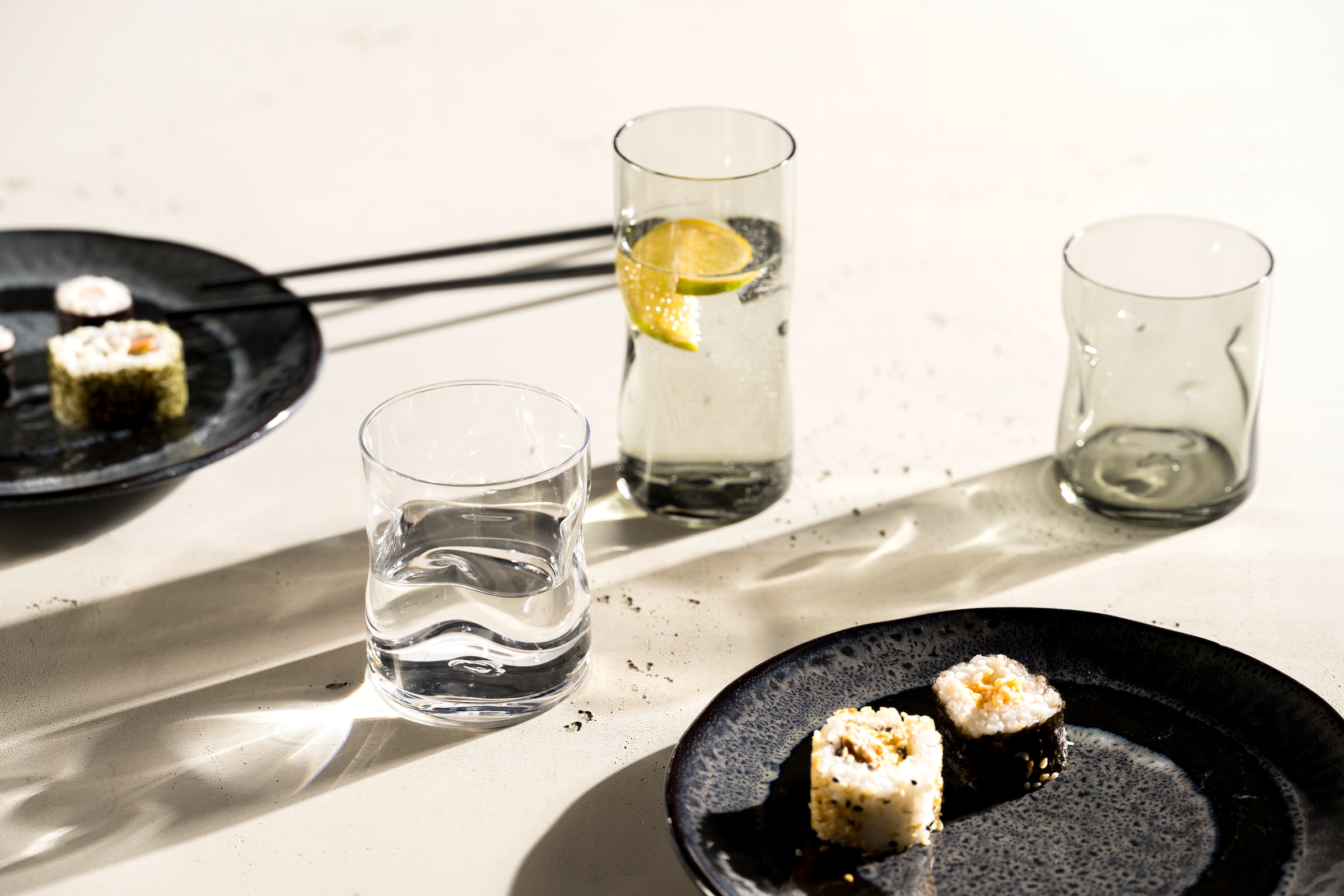 LEONARDO Gläser-Set »Trinkglas VESUVIO, 300 ml, 4er-Set« konische Form, markantes Design - mit Einquetschungen