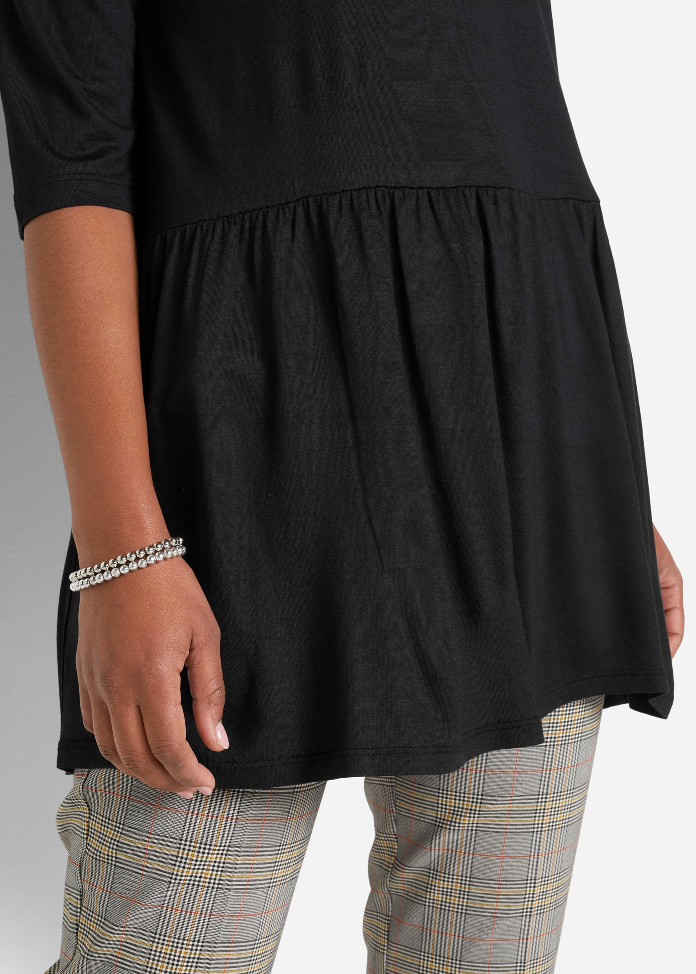 bonprix Longshirt bequeme A-Linien-Passform mit angesetztem Volant, 3/4-Ärmel,