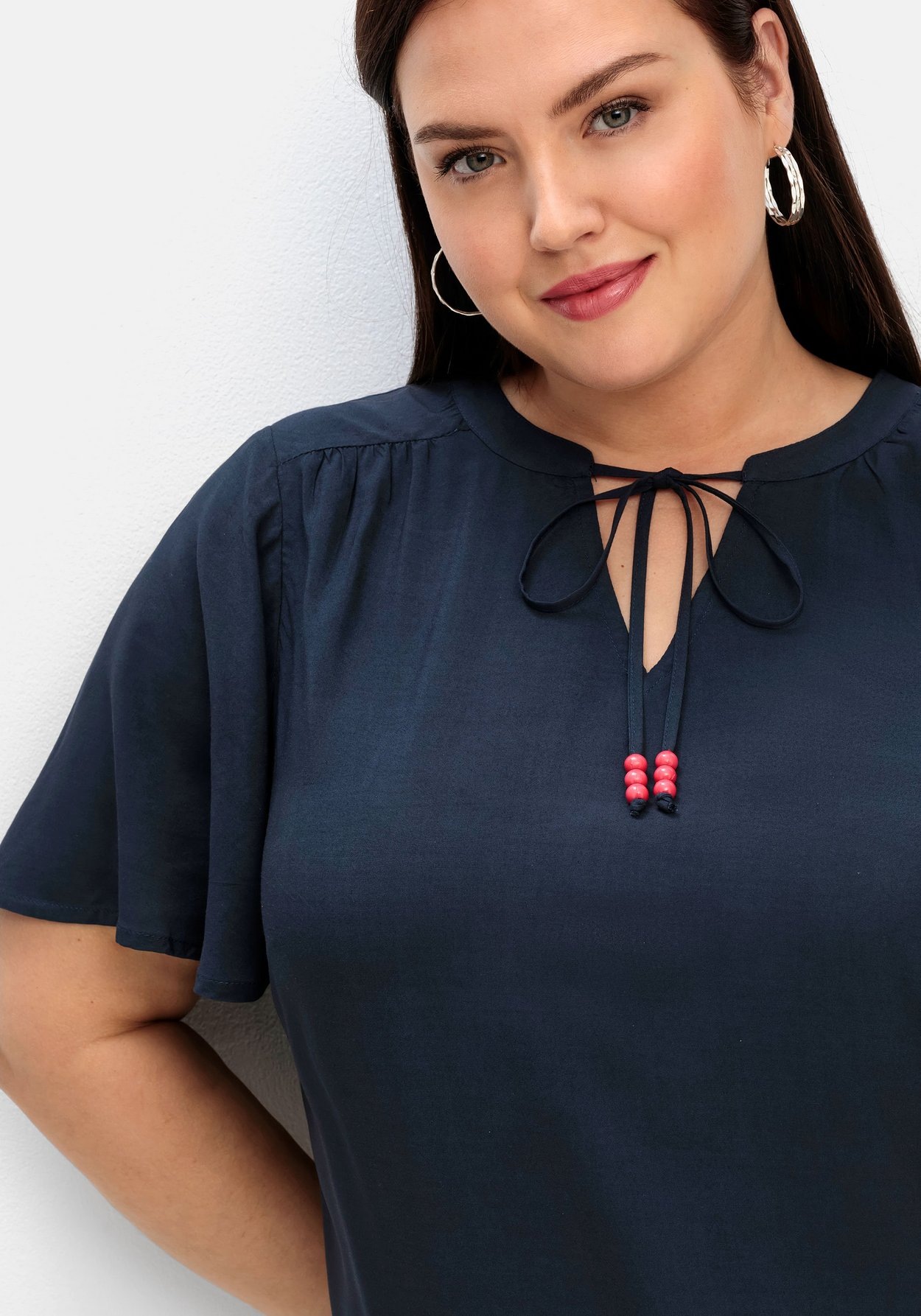 Sheego Tunikakleid »Kleid mit Schlitz und Bindeband am Ausschnitt«