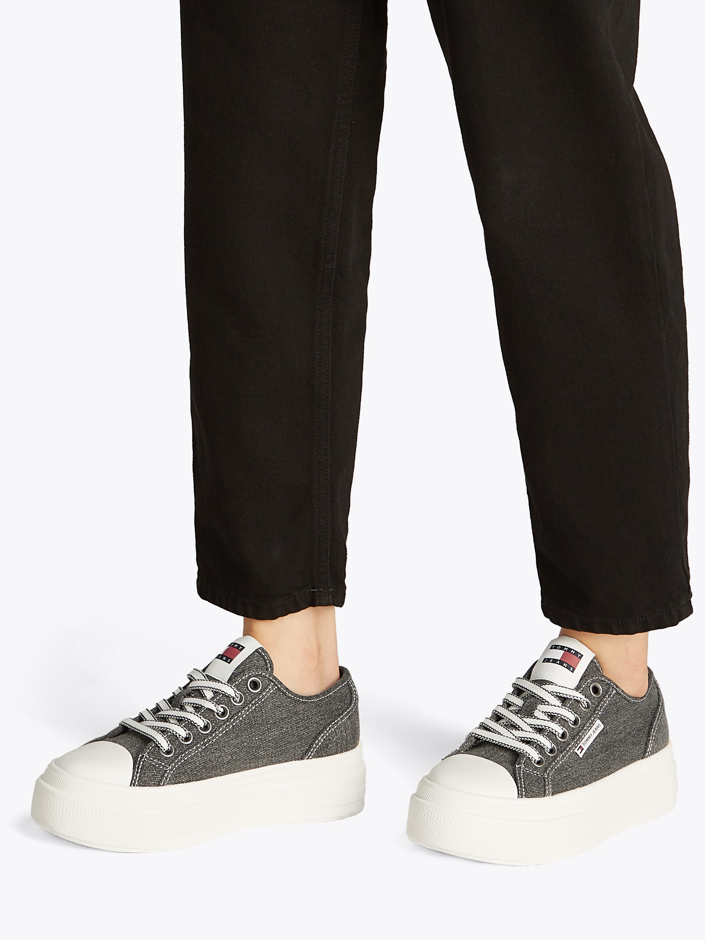 Tommy Jeans Plateausneaker »TJW FOXING FLATFORM LC«, Freizeitschuh, Halbschuh, Schnürschuh im Jeans-Look