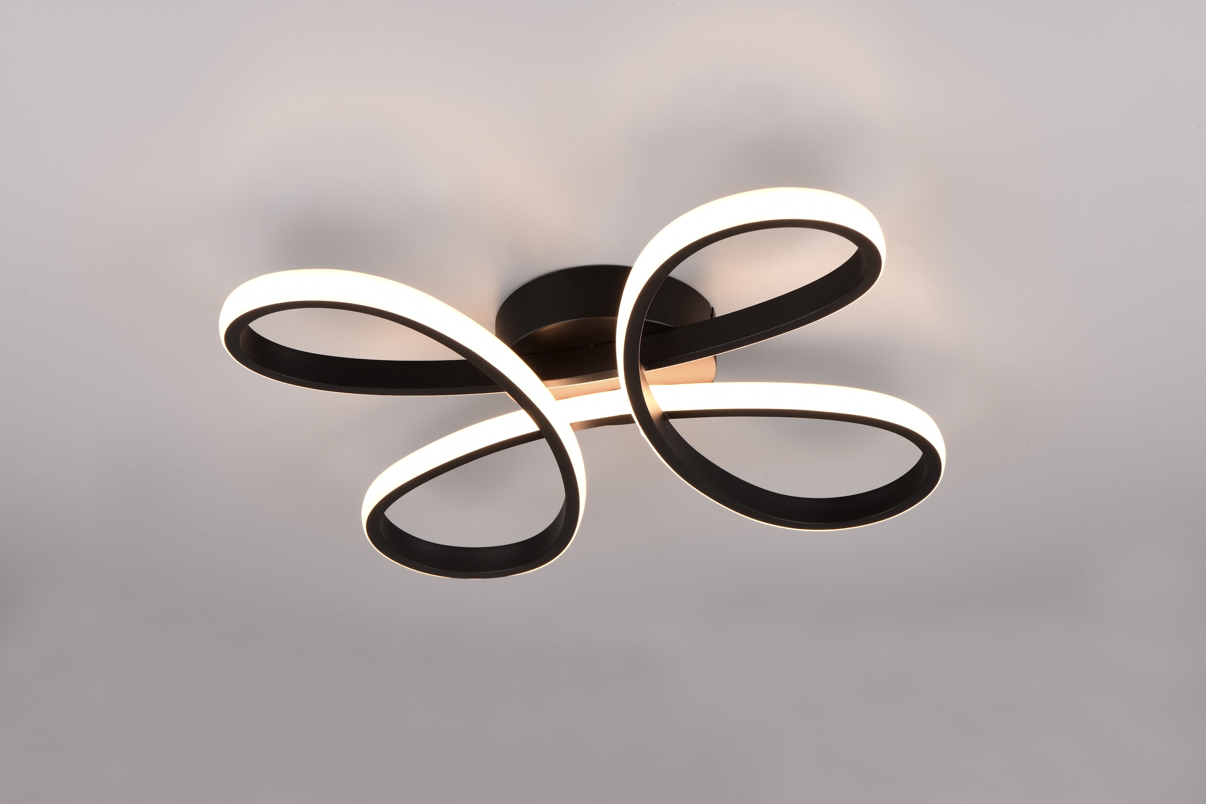 TRIO Leuchten LED Deckenleuchte »FLY, Deckenlampe LED 22W 2600 Lumen warmweiß 3000K 3-Stufen dimmbar« LED-Board 1 Stk. Warmweiß Maße 40x40 cm, LED Band Schleife Deckenlampe Schlafzimmer Wohnzimmer