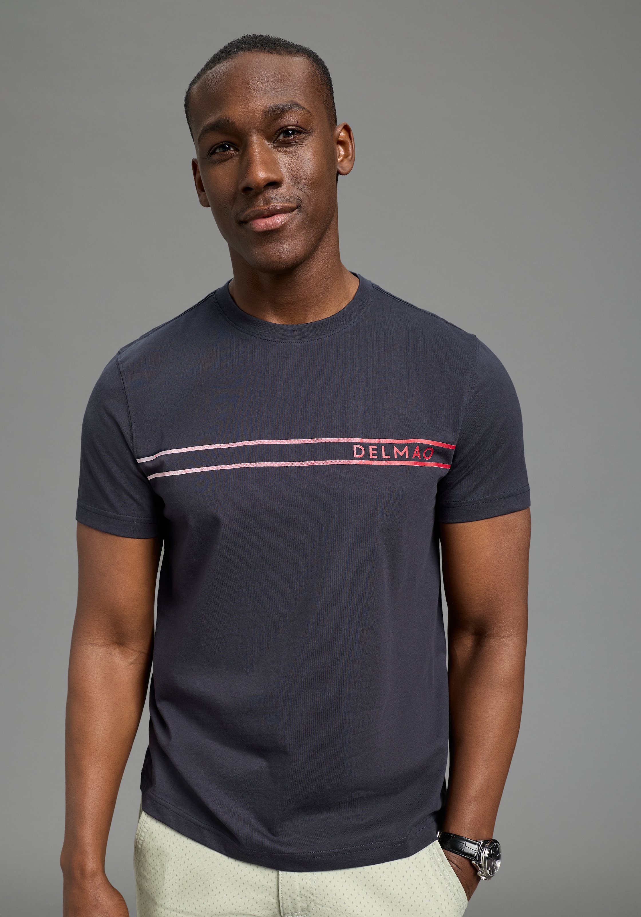 DELMAO Rundhalsshirt »Neue Kollektion!« 2er-Pack,  normale Passform, kurzarm, mit Rundhalsausschnitt, bedruckt