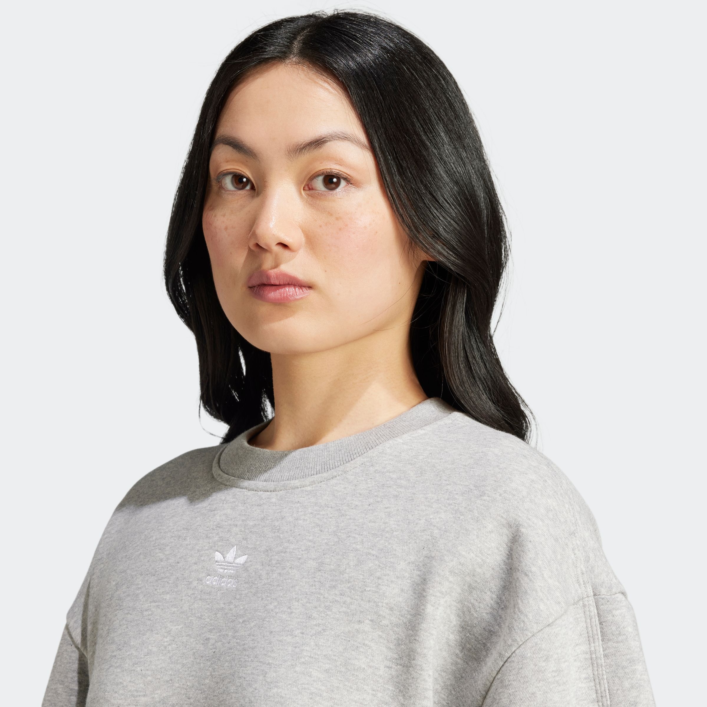 adidas Originals Sweatshirt »ESS CREW FL OS«, mit sportlichem Stil, aus Baumwolle
