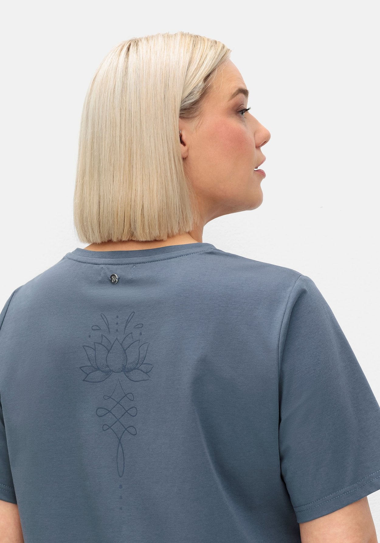 Sheego Yoga & Relax Shirt »Langes Yogashirt in Lagenoptik, mit Lotusdruck hinten«