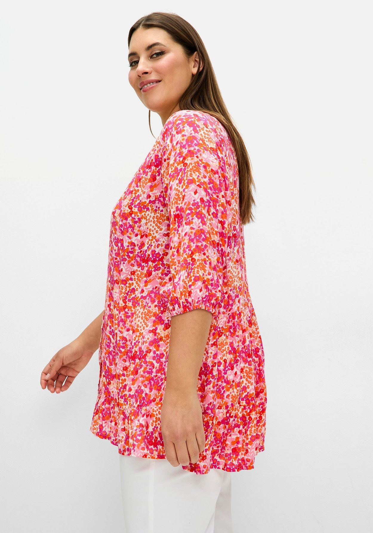 Sheego Druckbluse »Crêpe-Bluse mit weitem Ausschnitt und Volant am Saum«
