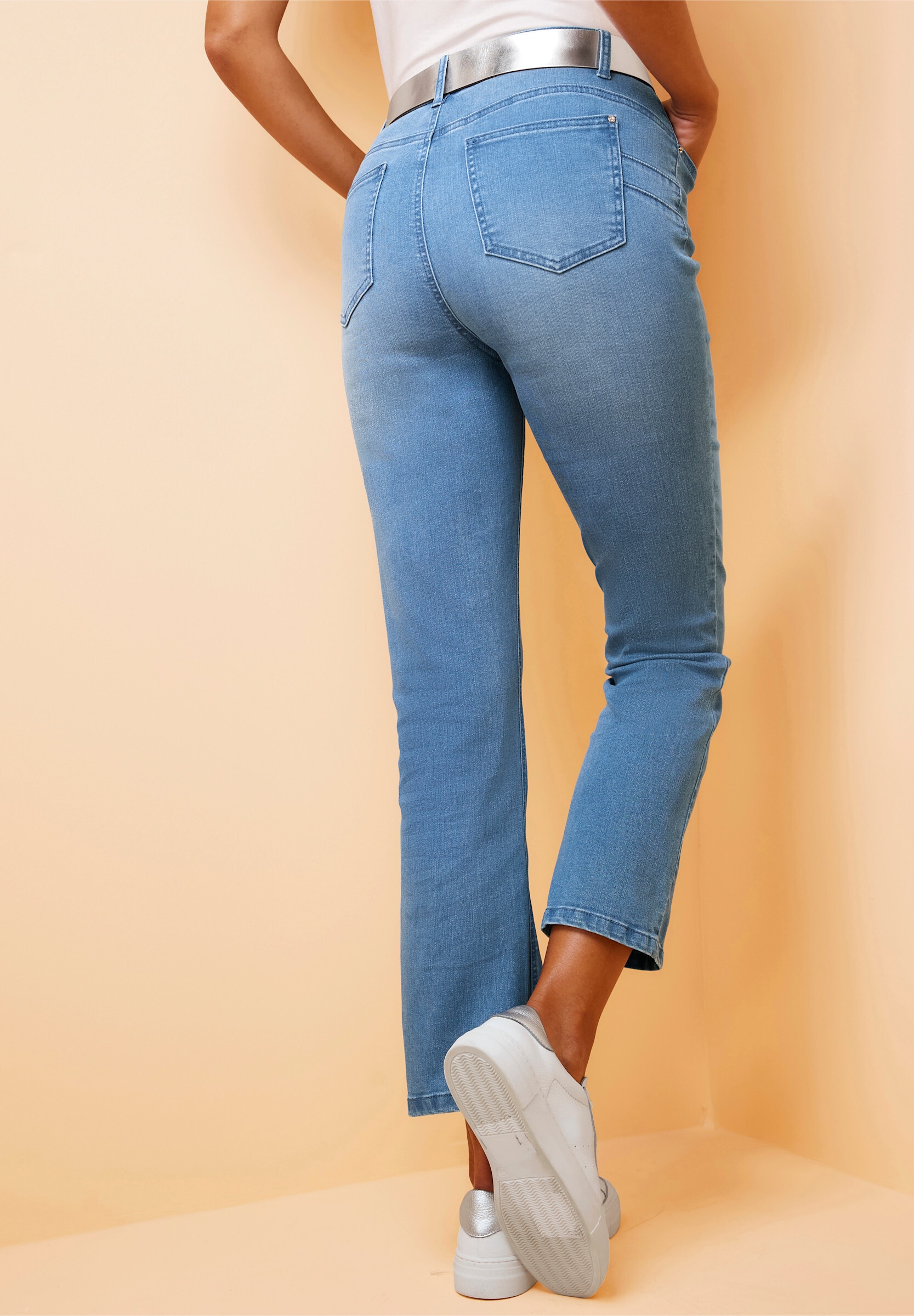 heine 5-Pocket-Jeans »Jeans Push-up-Jeans mit Schmuck-Knopf«